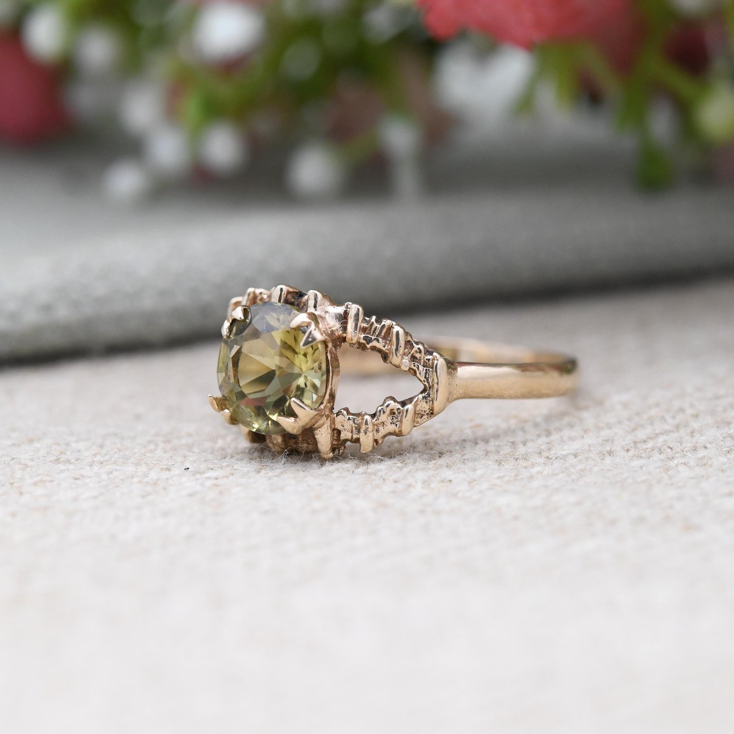 Vintage 9ct Gold Gemstone Ring 1972 Midcentury Modern Jewellery - Open Textured Shank Faceted Cocktail Dress | UK Size - O | US Size - 7 1/2