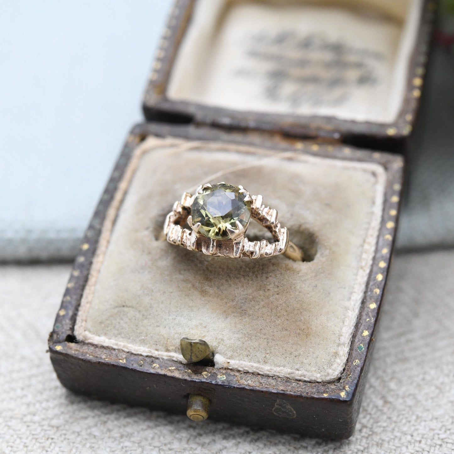 Vintage 9ct Gold Gemstone Ring 1972 Midcentury Modern Jewellery - Open Textured Shank Faceted Cocktail Dress | UK Size - O | US Size - 7 1/2