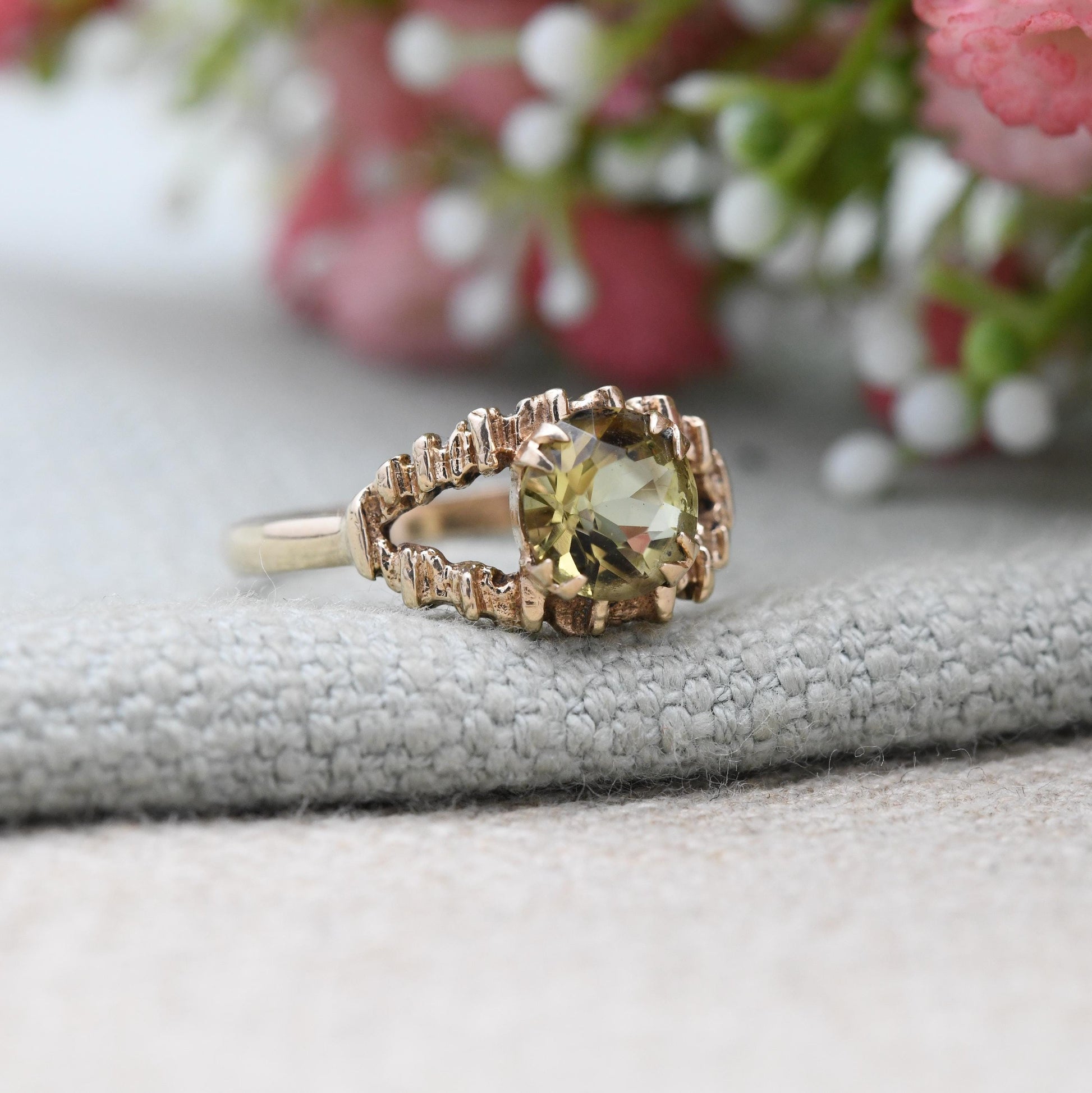 Vintage 9ct Gold Gemstone Ring 1972 Midcentury Modern Jewellery - Open Textured Shank Faceted Cocktail Dress | UK Size - O | US Size - 7 1/2