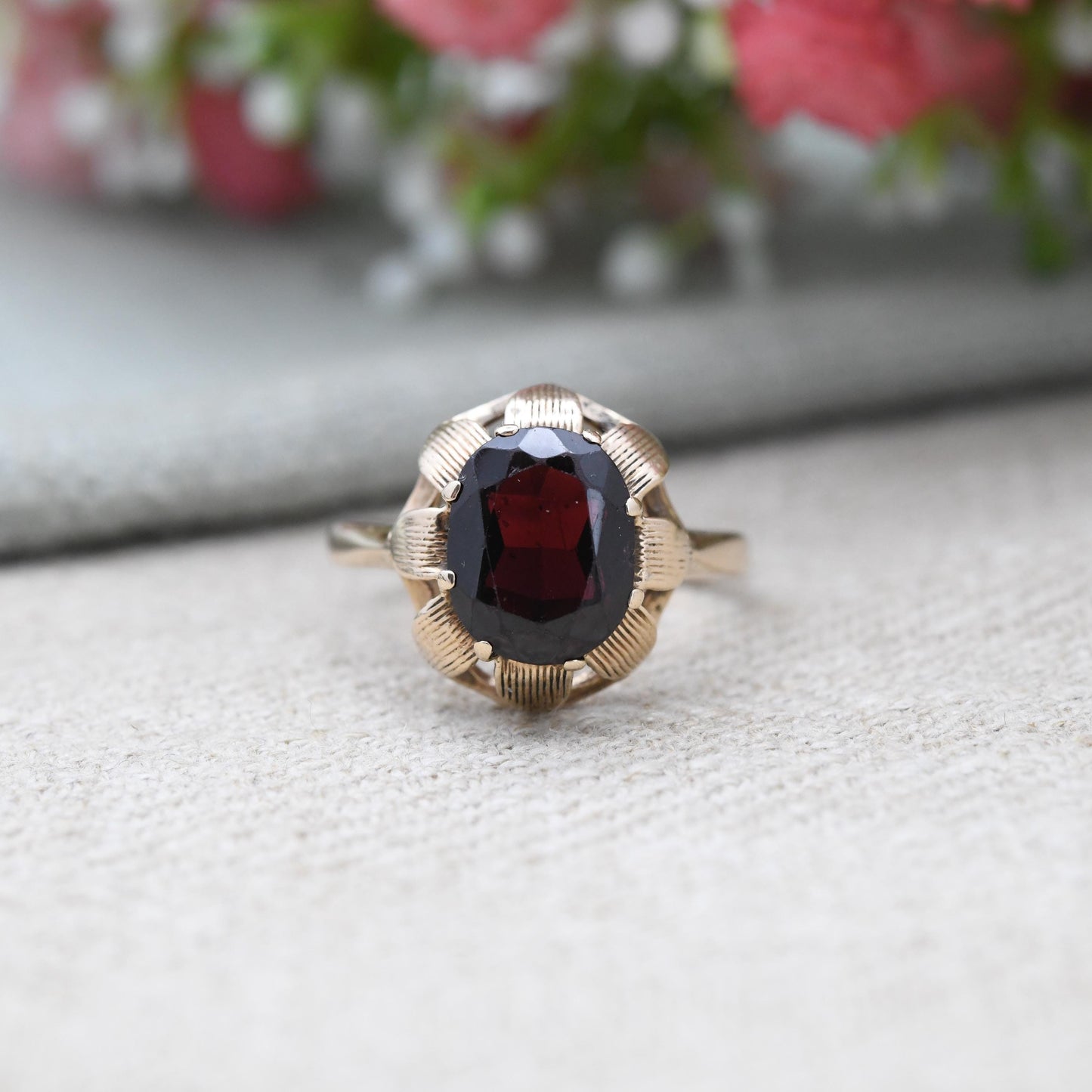 Vintage 9ct Gold Garnet Floral Solitaire Ring 1969 - Cocktail Statement Dress Ring | UK Size - O | US Size - 7 1/2