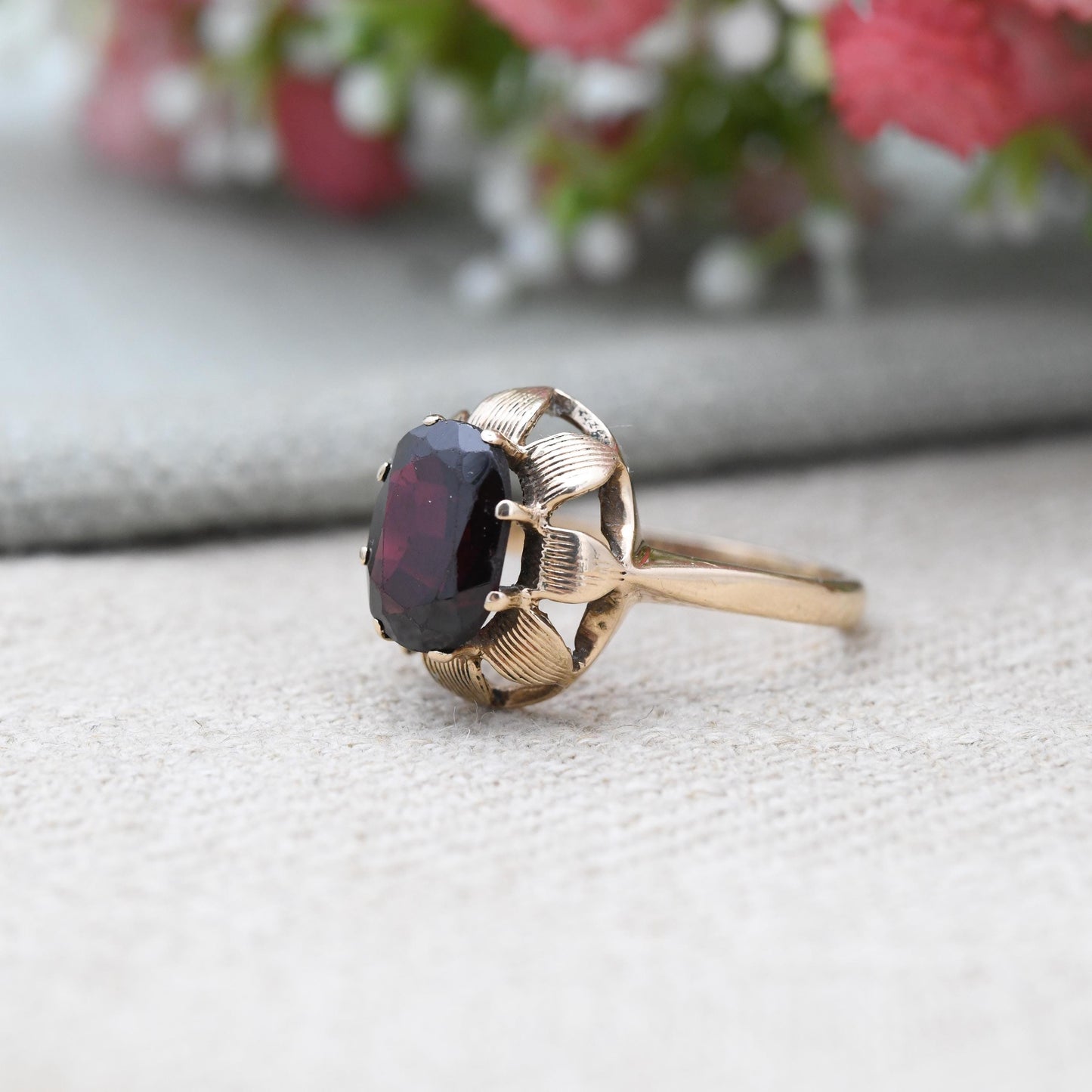 Vintage 9ct Gold Garnet Floral Solitaire Ring 1969 - Cocktail Statement Dress Ring | UK Size - O | US Size - 7 1/2