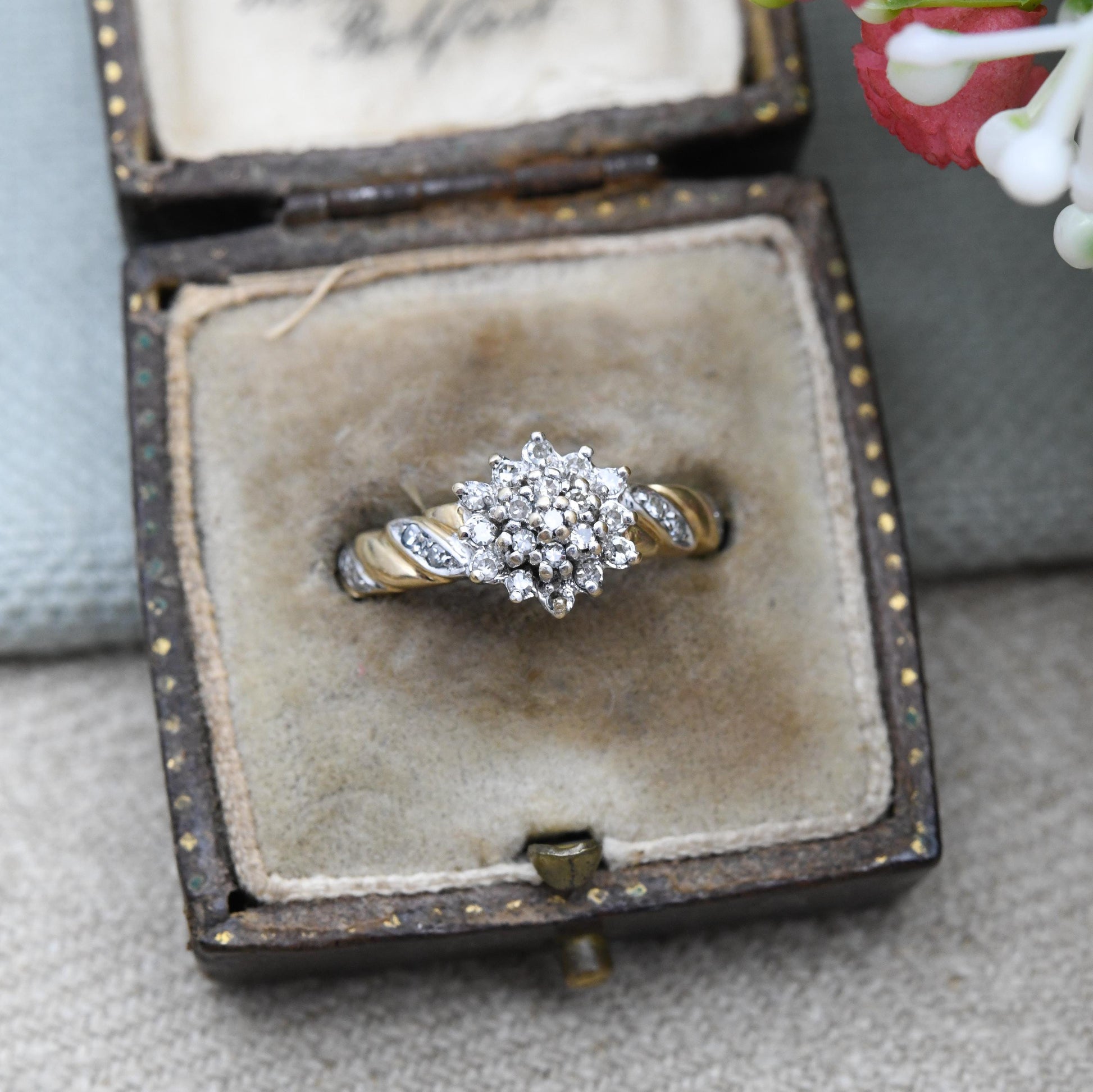 Vintage 9ct Gold and Diamond Cluster Ring 0.25 Carats 25 Points - Twist Pretty Gold Jewellery Gift for Her | UK Size - L 1/2 US Size - 6 1/4
