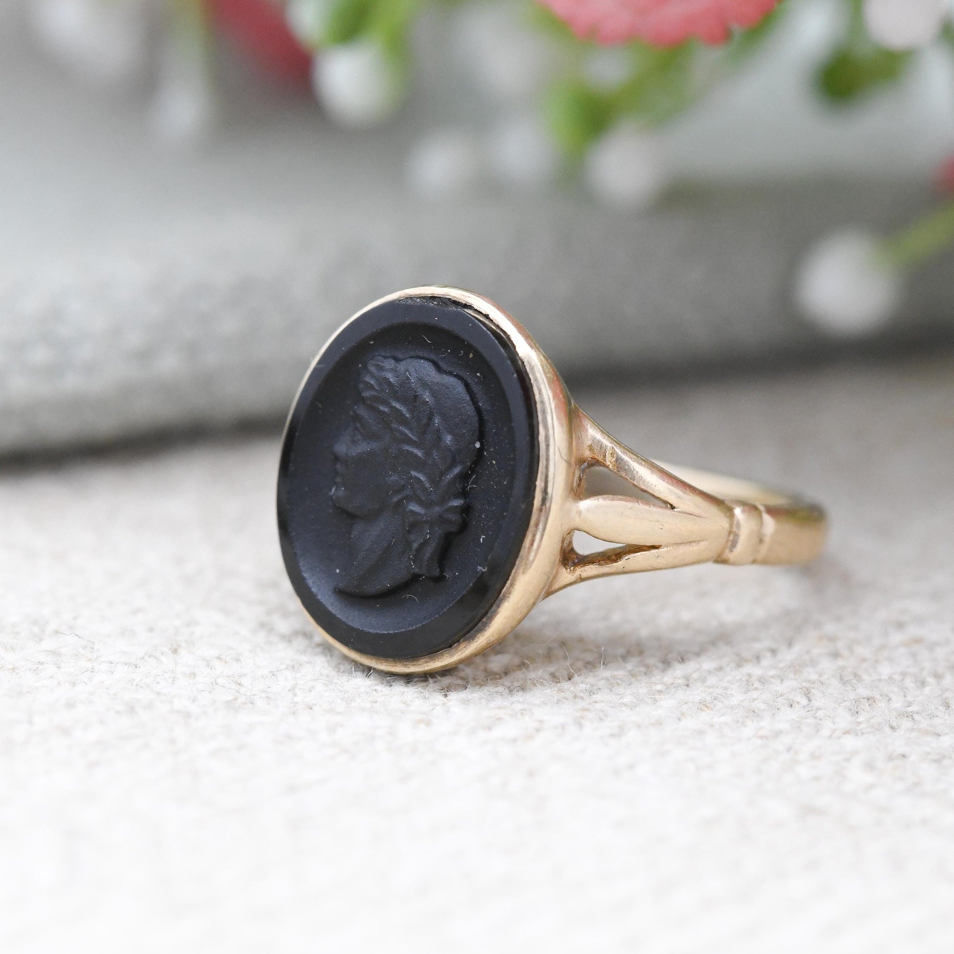 Vintage 9ct Gold Onyx Cameo Ring 1971 with Classical Roman Figure - Carved Laurel Wreath Crowned Head Bust | UK Size - J | US Size - 5