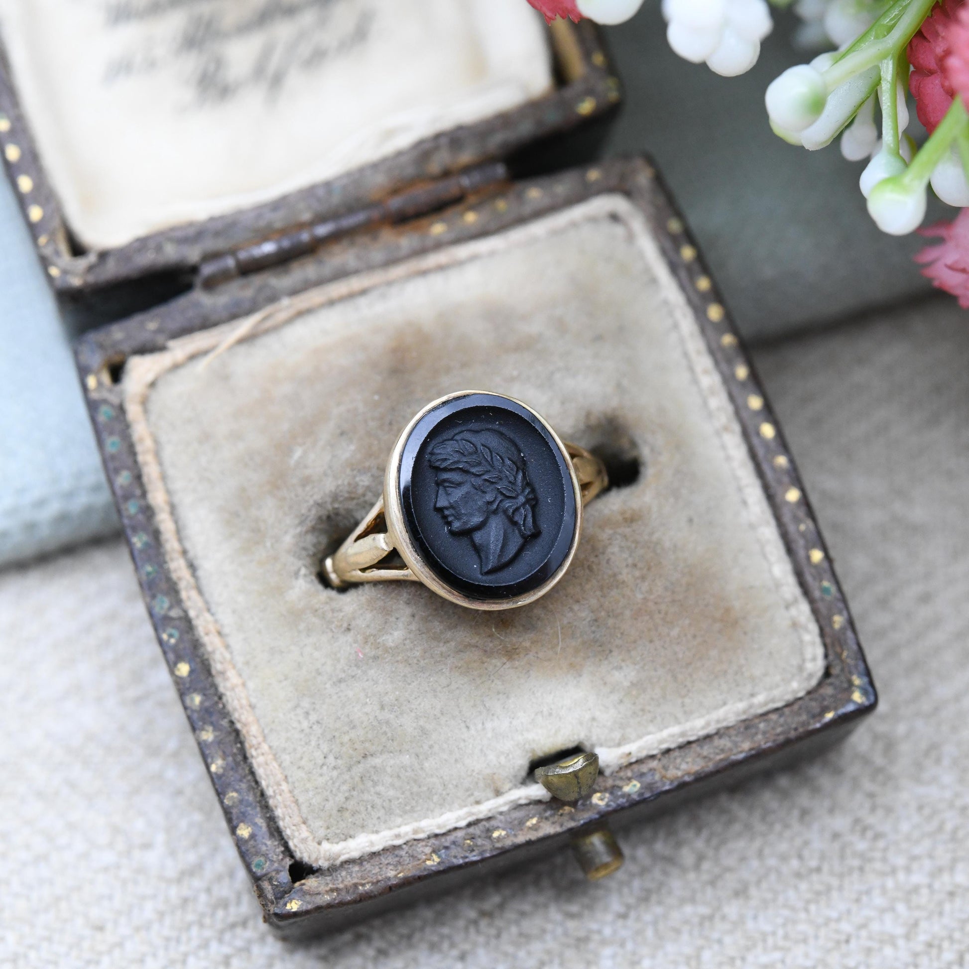 Vintage 9ct Gold Onyx Cameo Ring 1971 with Classical Roman Figure - Carved Laurel Wreath Crowned Head Bust | UK Size - J | US Size - 5