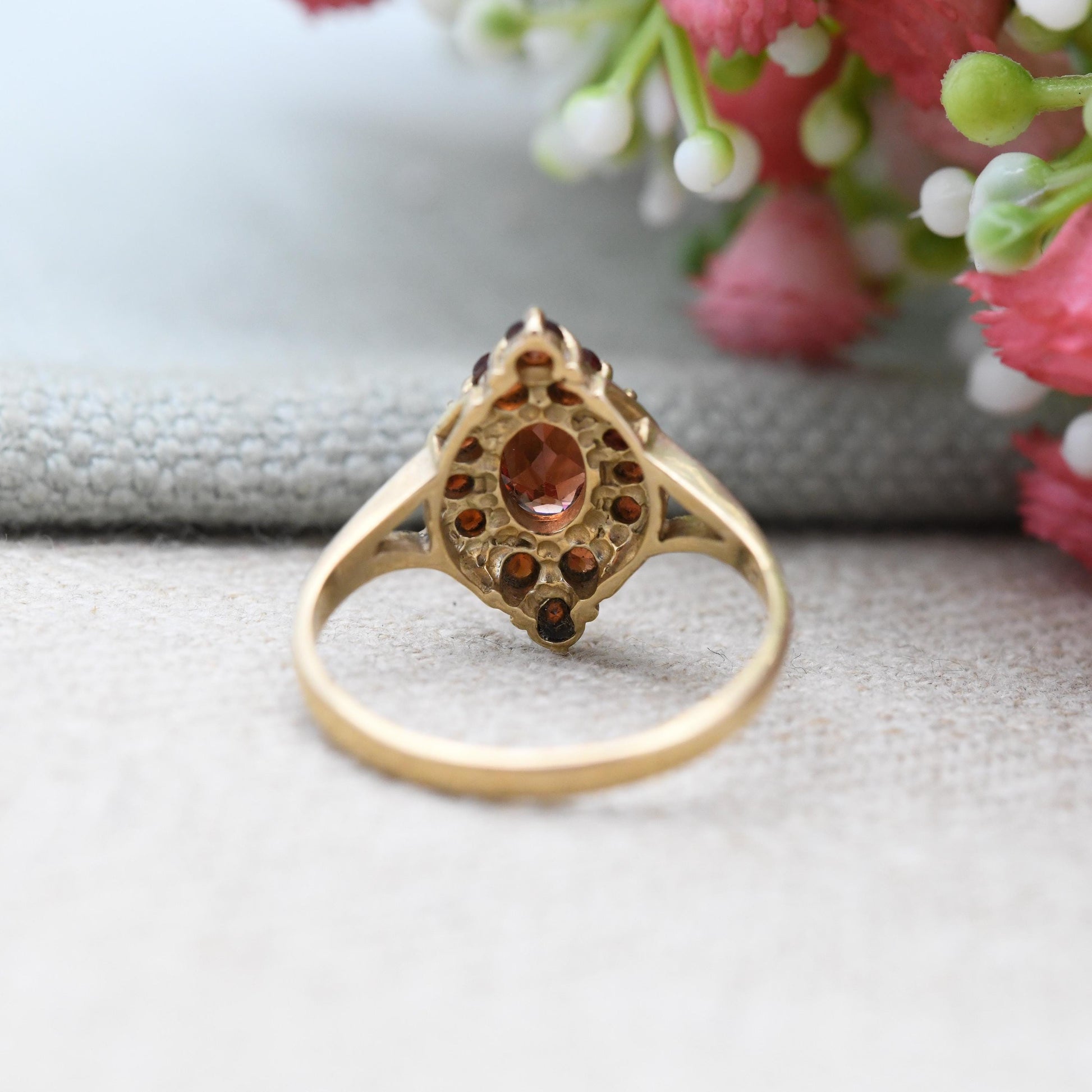 Vintage 9ct Gold Garnet Cluster Ring c. 1970s - Marquise Shape Pointed Oval Mid-Century Ring Red Gemstones | UK Size - P | US Size - 8