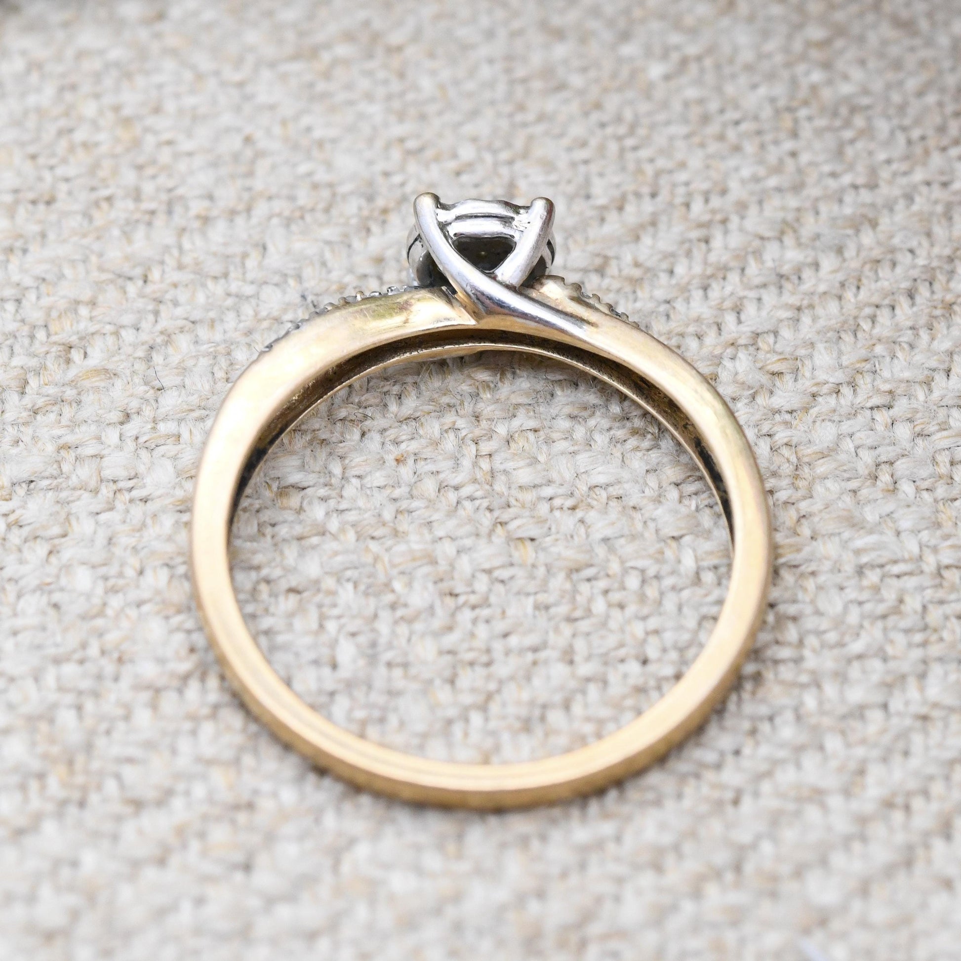 Vintage 9ct Gold and Diamond Cluster Ring 0.1 Carats 10 Points - Y2K Gold Twist Jewellery Two Tone White | UK Size - M | US Size - 6 1/2