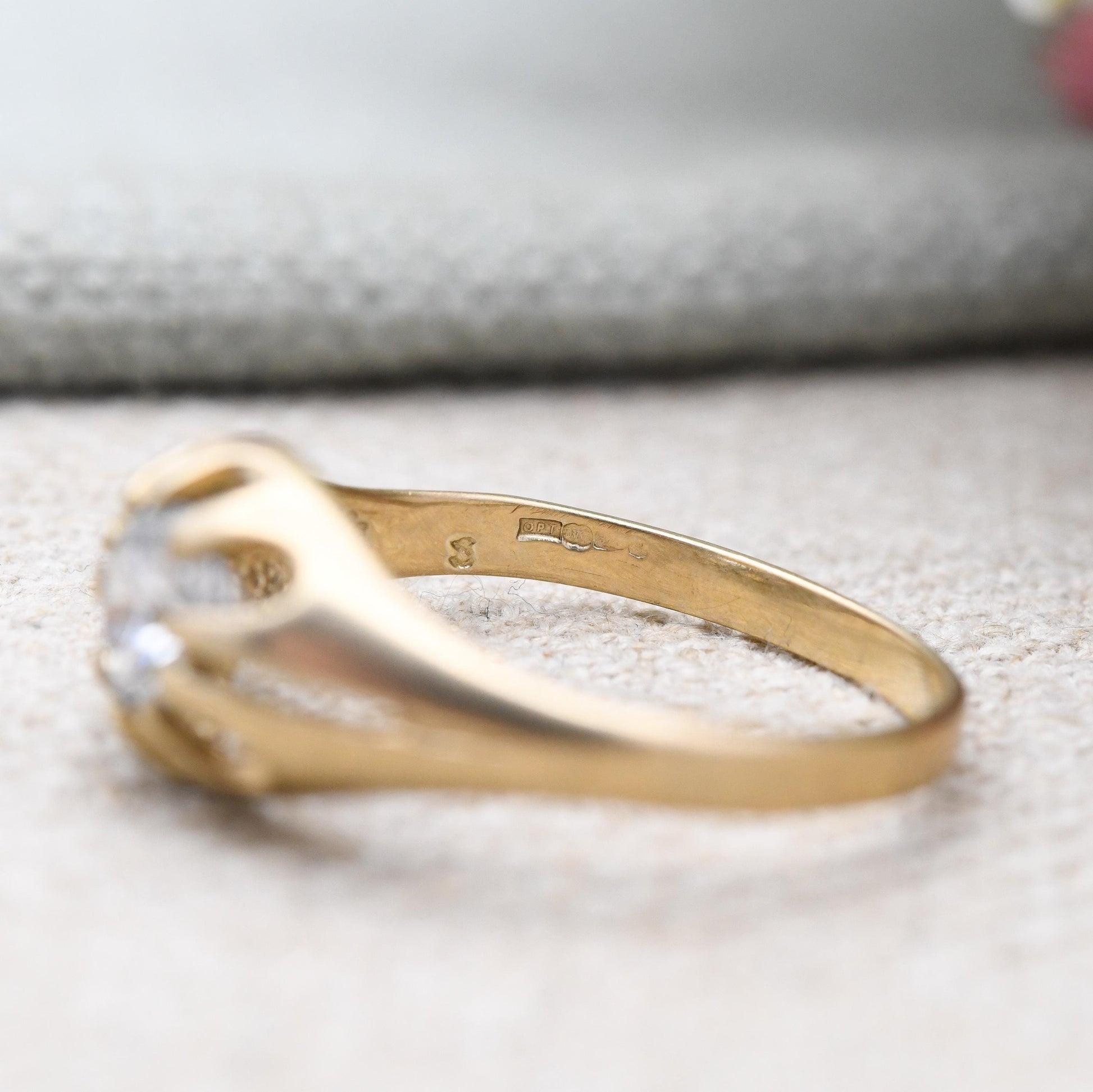 Vintage 9ct Gold CZ Solitaire Ring Unisex - Large Size | Claw Set Big Clear Stone | UK Size - S 1/2 | US Size - 9 1/2