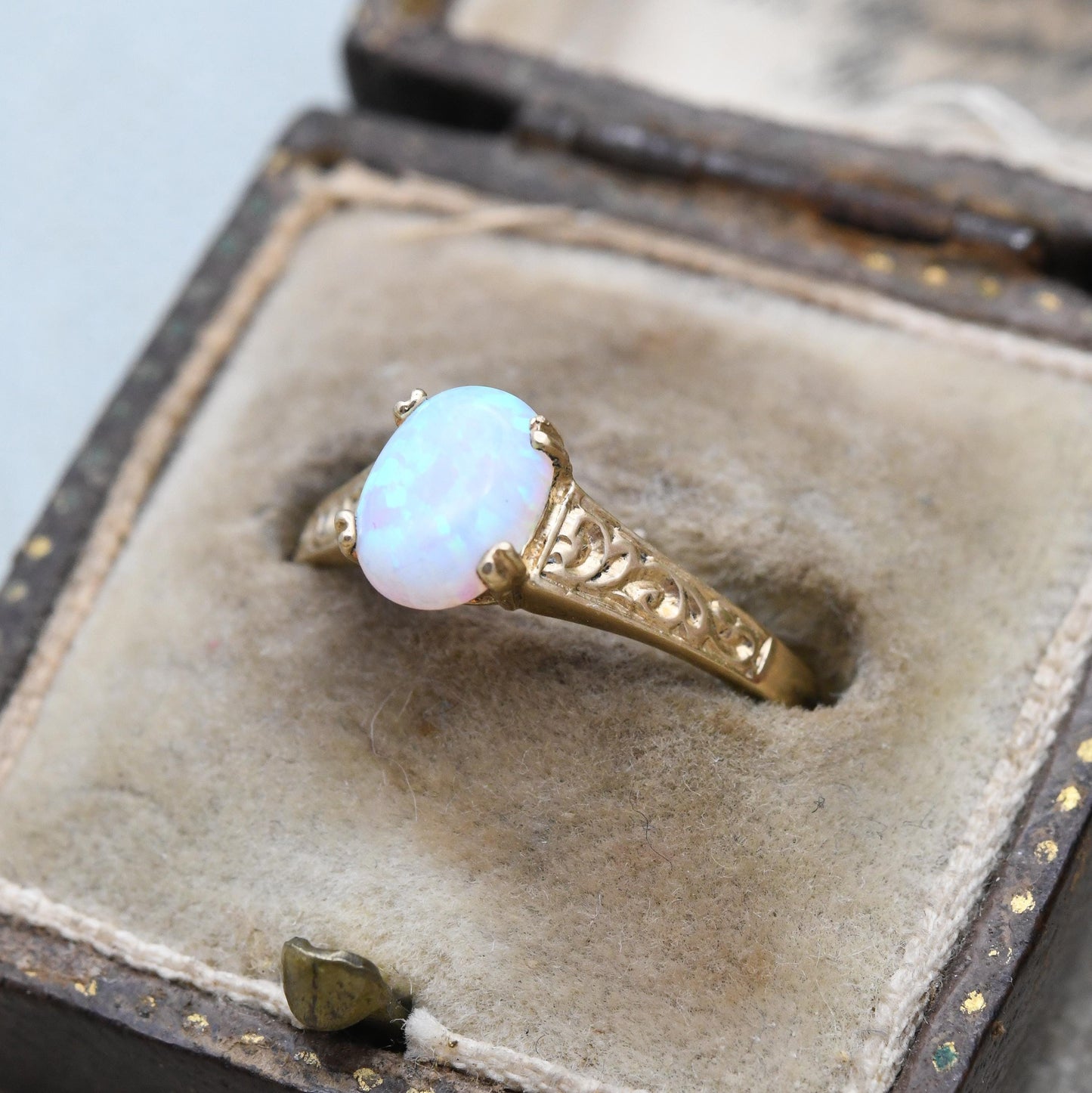 Vintage 9ct Gold Opal Solitaire Ring - Rainbow White Gemstone Solitaire | Colourful Opal Jewellery | UK Size - N 1/2 | US Size - 7