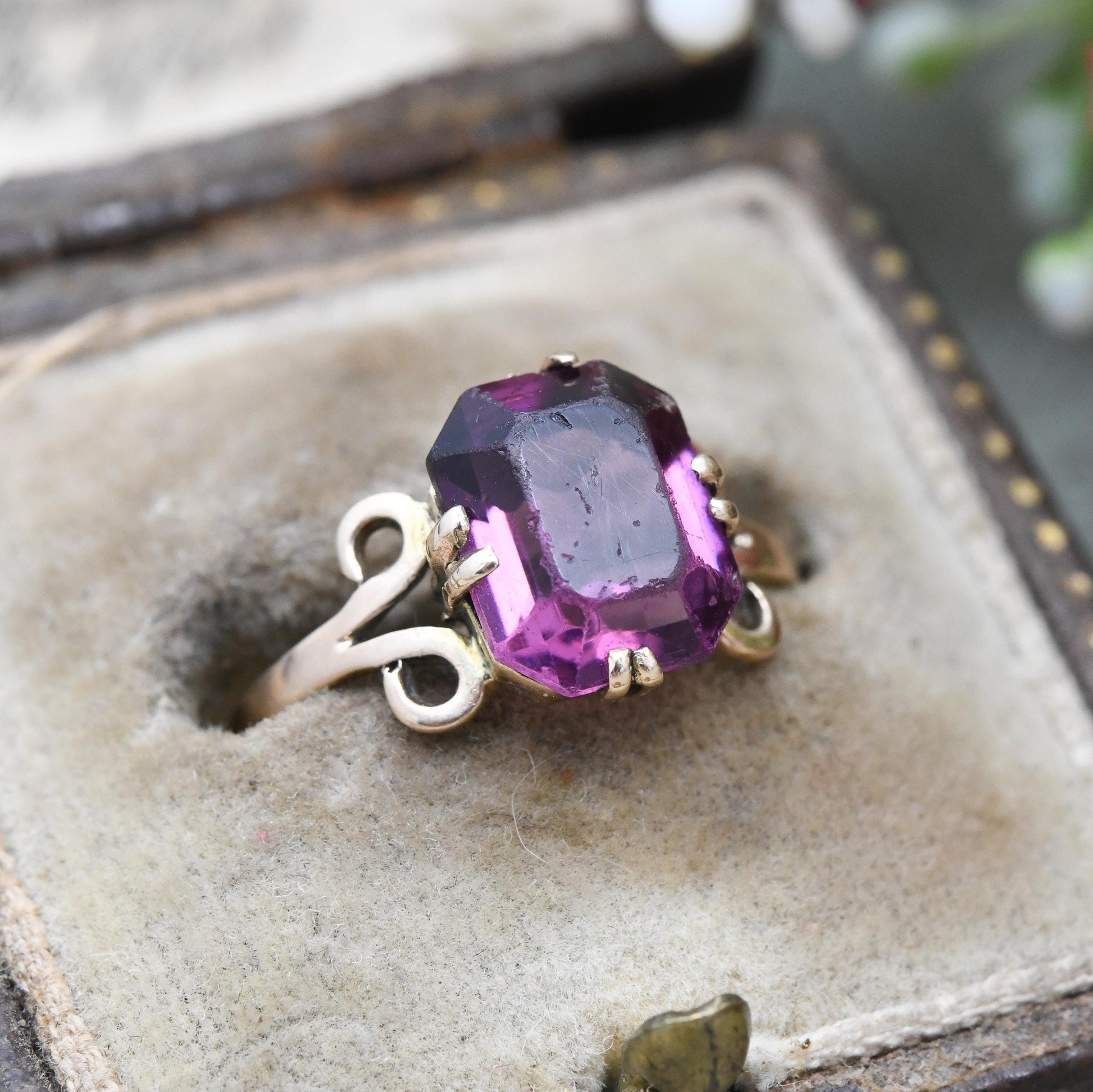 Vintage 9ct Gold Ring with Purple Paste Stone 1965 - Large Rectangle Colourful Glass Stone Dublin Hallmark | UK Size - N 1/2 | US Size - 7