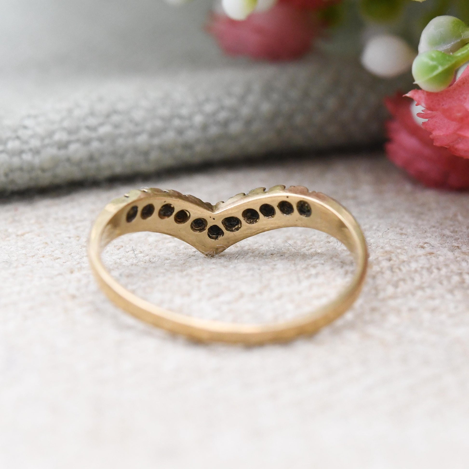 Vintage 9ct Gold Wishbone Ring with CZ Stones 1985 - Yellow Gold V Shaped Band Ring | UK Size - M 1/2 | US Size - 6 3/4