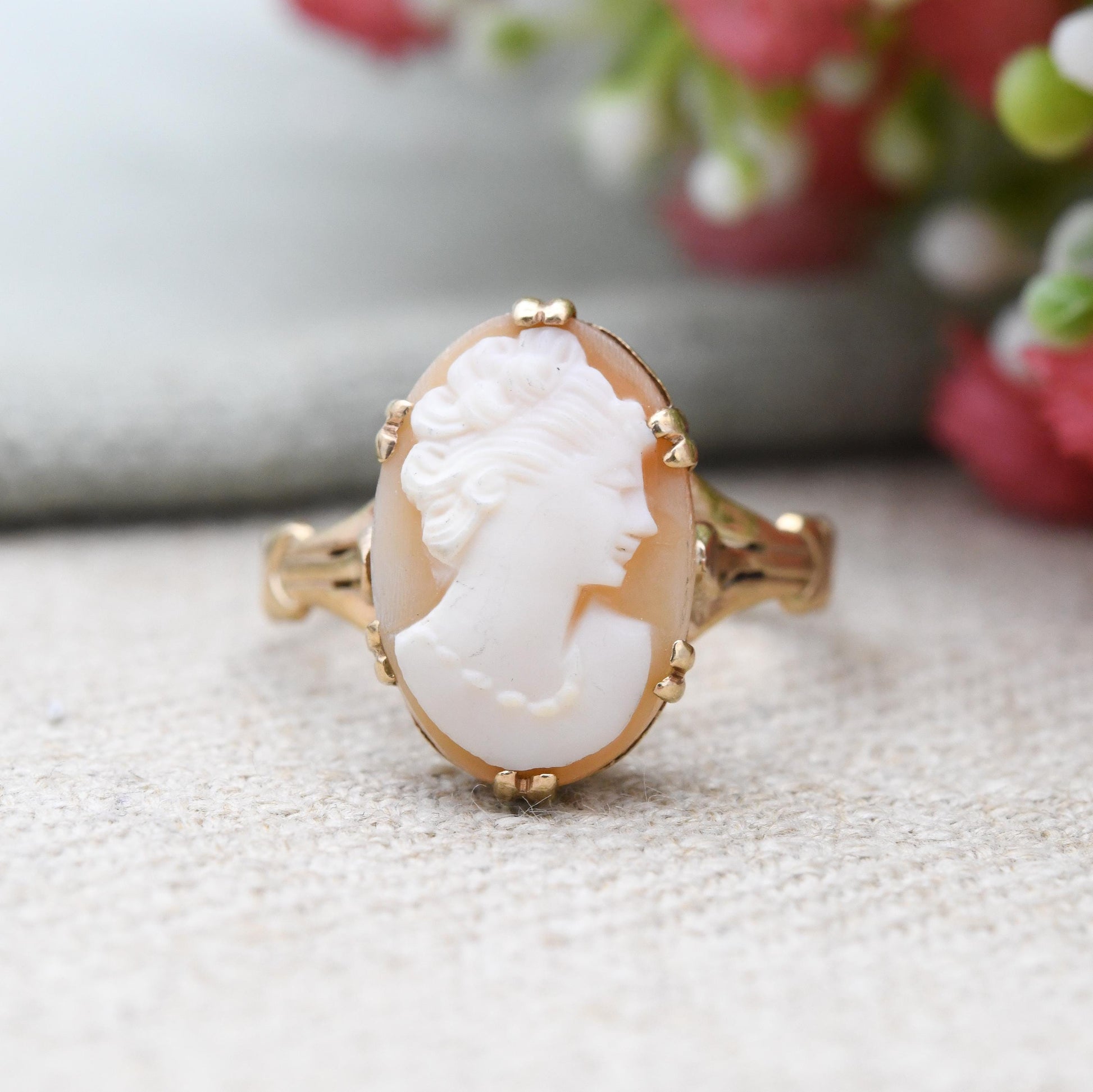 Vintage 9ct Gold Cameo Ring Carved Shell Face - Mid-Century Oval Portrait Profile Statement Ring | UK Size - R | US Size - 8 3/4