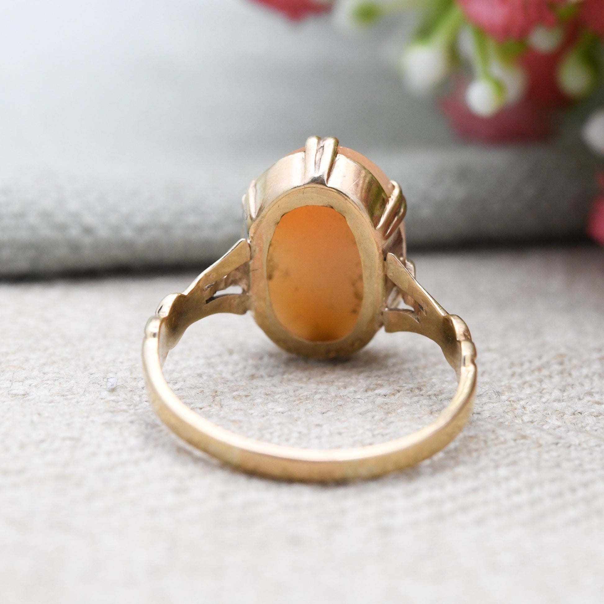 Vintage 9ct Gold Cameo Ring Carved Shell Face - Mid-Century Oval Portrait Profile Statement Ring | UK Size - R | US Size - 8 3/4