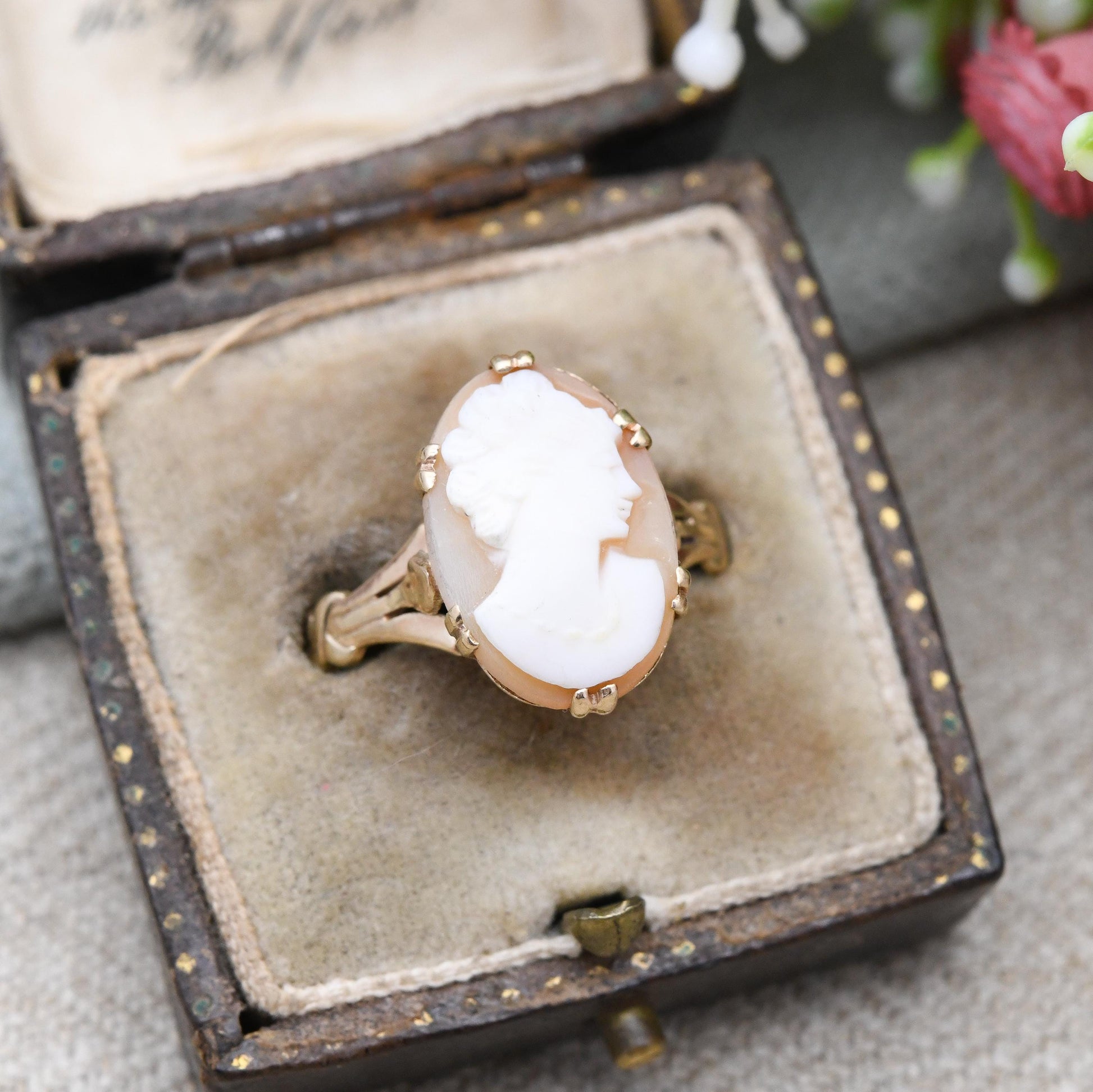 Vintage 9ct Gold Cameo Ring Carved Shell Face - Mid-Century Oval Portrait Profile Statement Ring | UK Size - R | US Size - 8 3/4