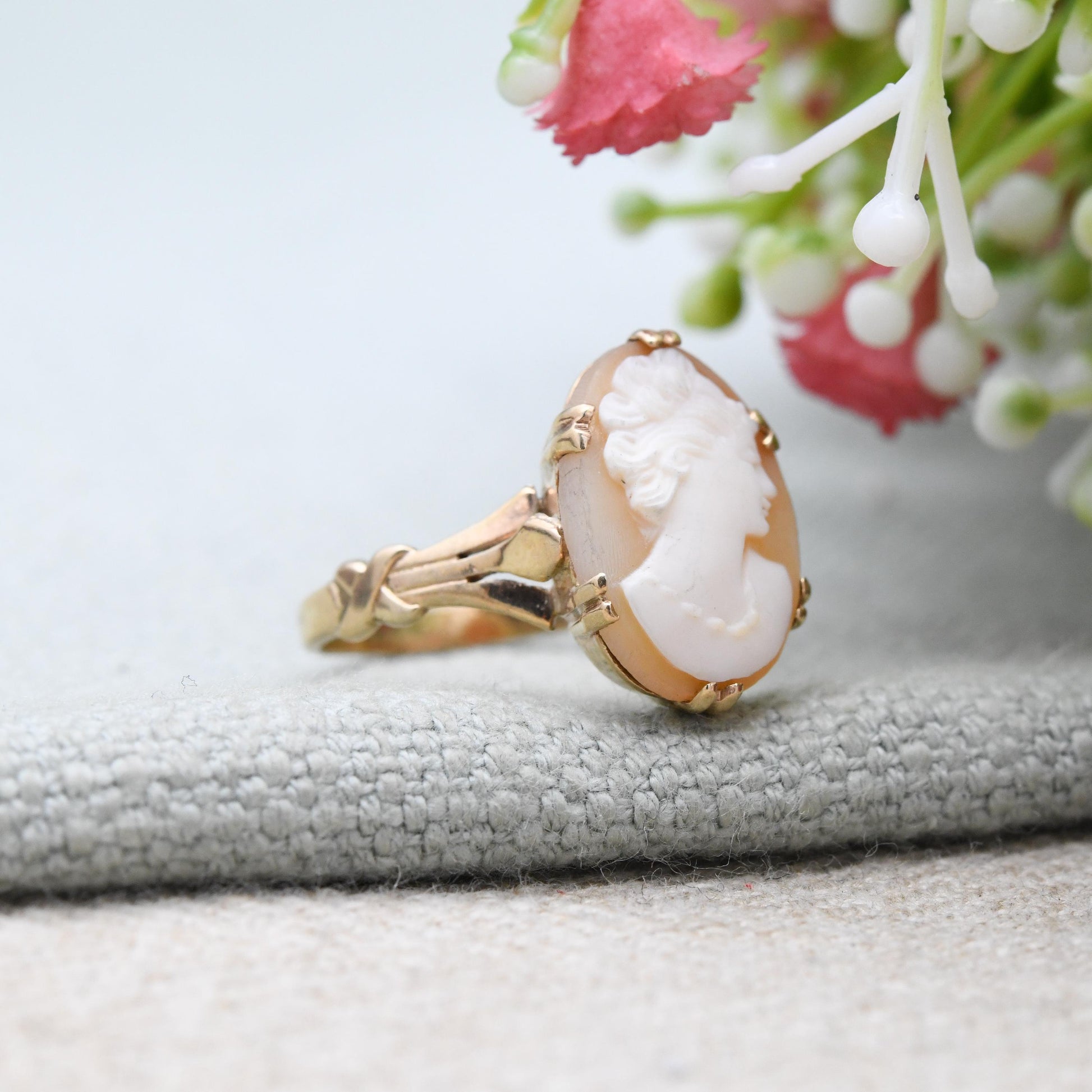 Vintage 9ct Gold Cameo Ring Carved Shell Face - Mid-Century Oval Portrait Profile Statement Ring | UK Size - R | US Size - 8 3/4