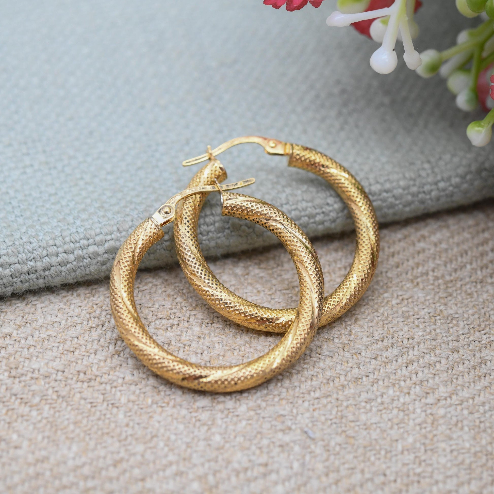 Vintage Unoaerre 9ct Gold Hoop Earrings - Italian Designer Textured Circle Hoops | Minimal Everyday Plain Round Hoops Chunky | 2.5 cm Dia