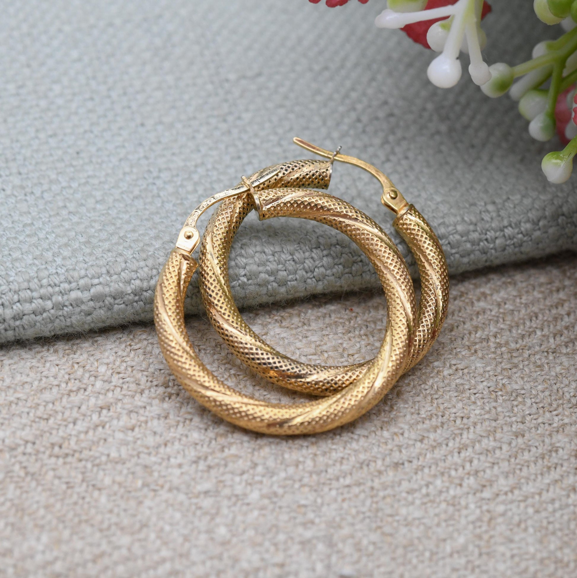 Vintage Unoaerre 9ct Gold Hoop Earrings - Italian Designer Textured Circle Hoops | Minimal Everyday Plain Round Hoops Chunky | 2.5 cm Dia
