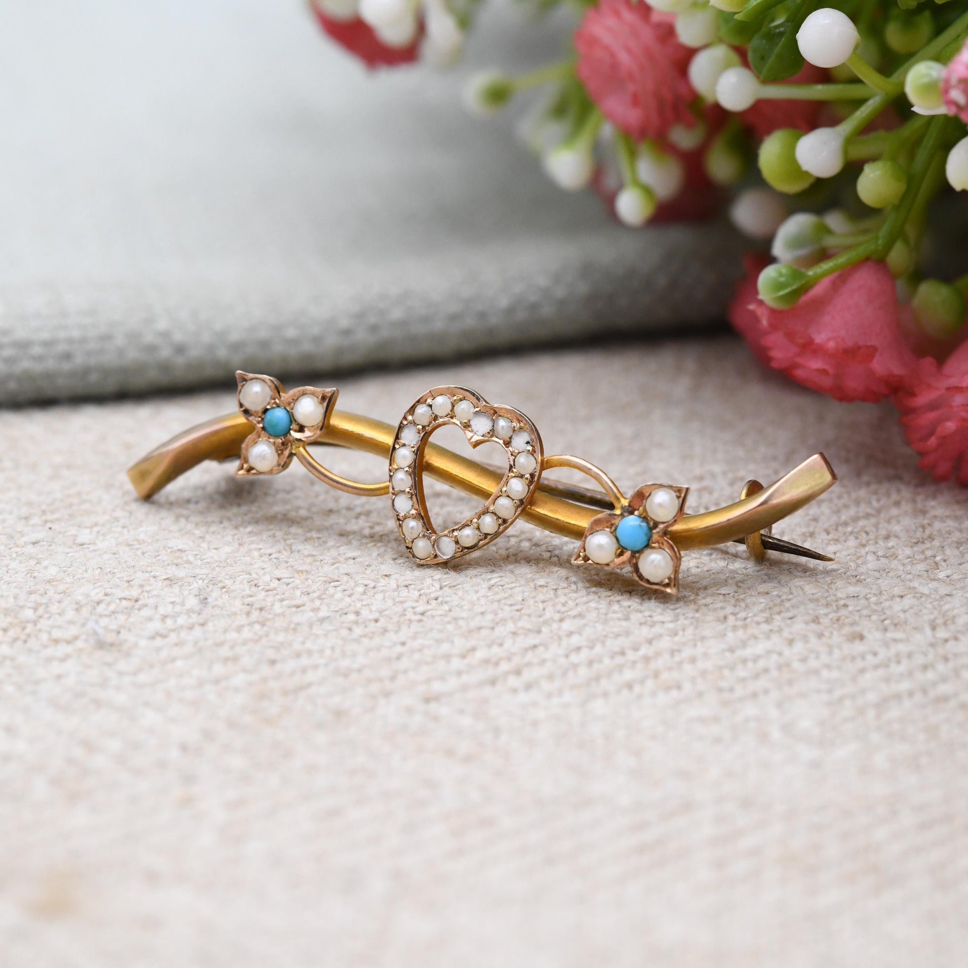 Antique Victorian 9ct Gold Turquoise and Split Pearl Brooch 1899 - Heart and Leaf Shaped Setting | Pretty Ornate Detail Bar Brooch | Chester