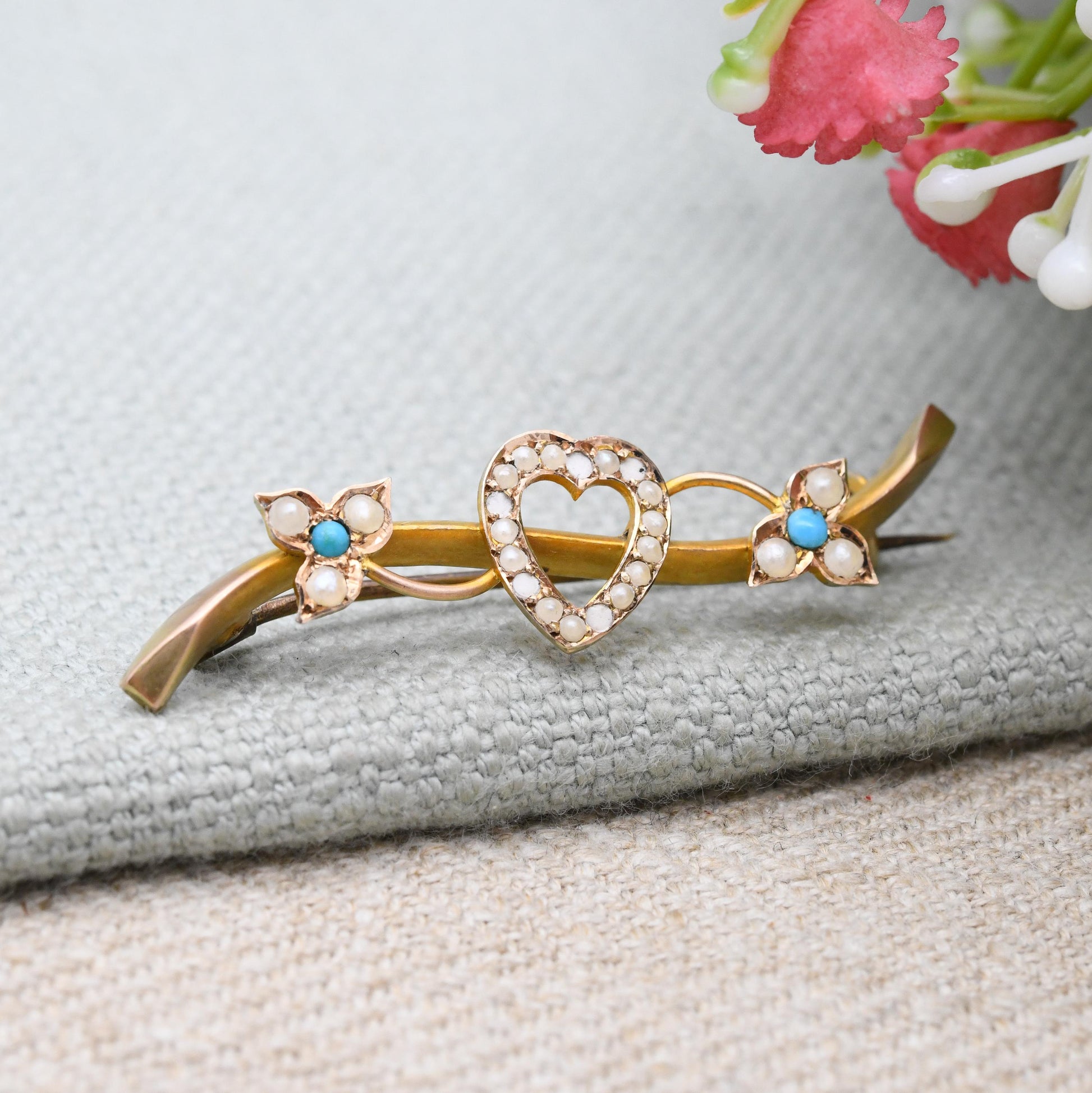 Antique Victorian 9ct Gold Turquoise and Split Pearl Brooch 1899 - Heart and Leaf Shaped Setting | Pretty Ornate Detail Bar Brooch | Chester