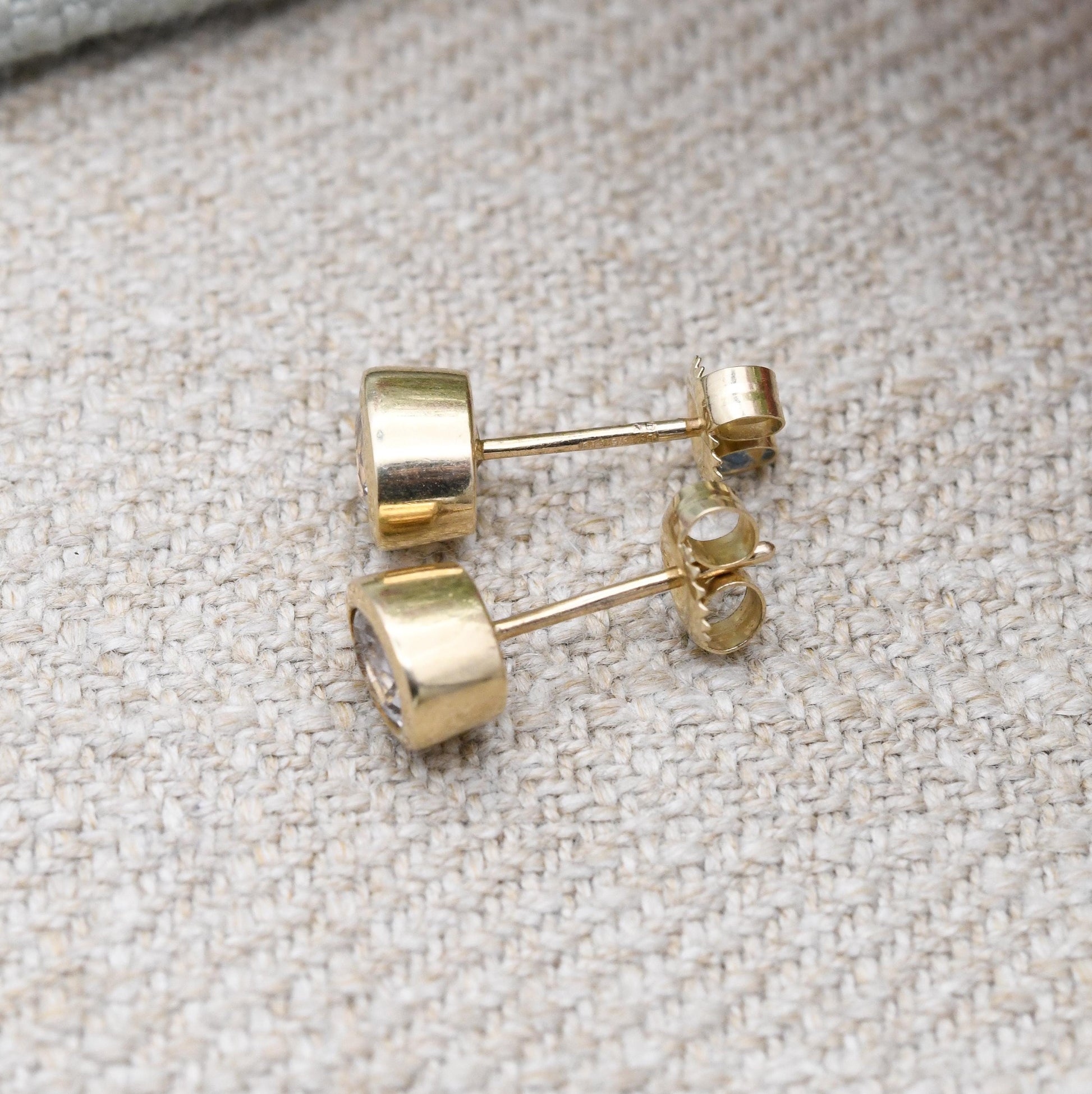 9ct Gold Stud Earrings with Bezel Set Oval Clear Stone - Y2K Pretty Yellow Gold | Faceted Sparkly Stone | with Butterfly Backs | UK Hallmark