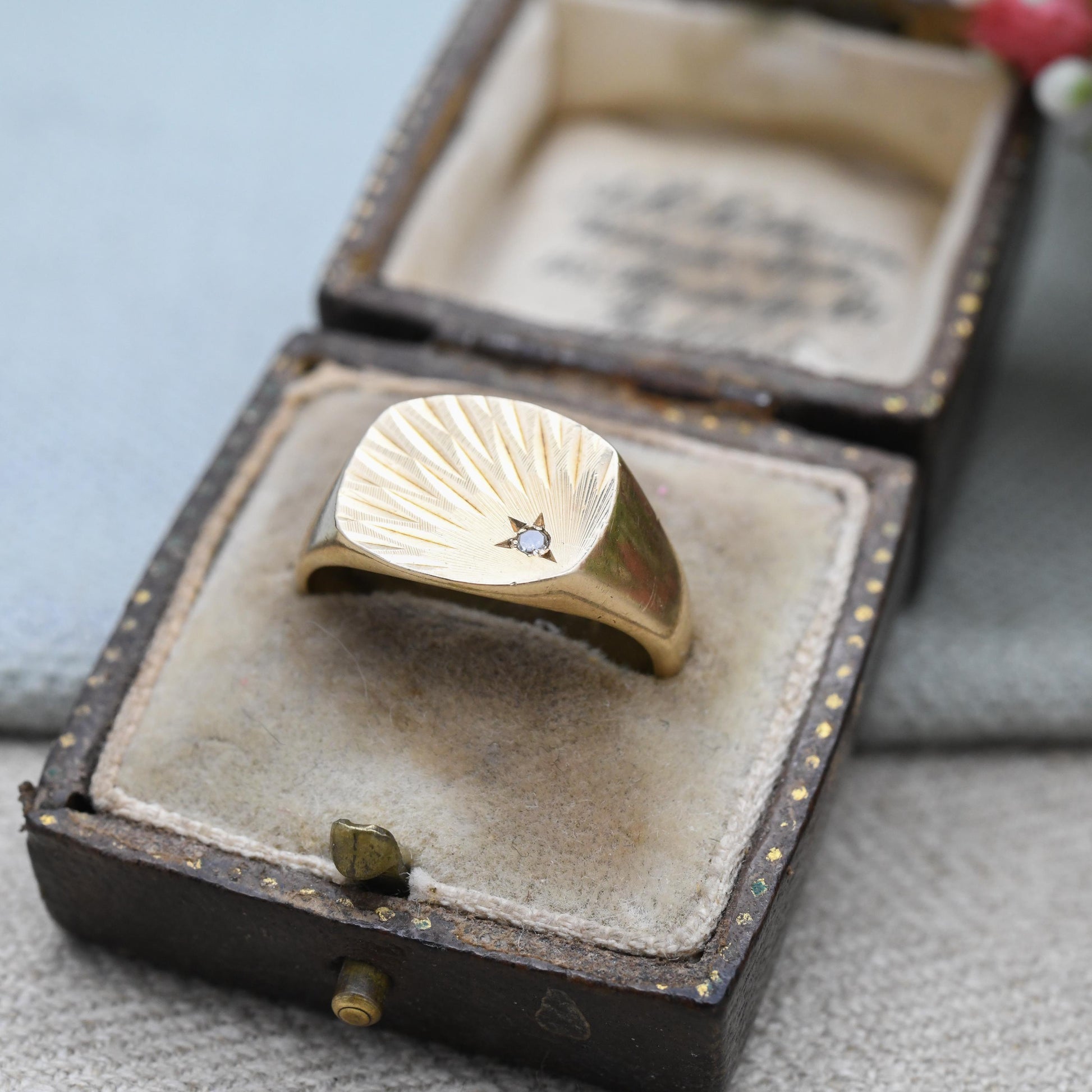 Vintage 9ct Gold Diamond Signet Ring - Solid Yellow Gold Jewellery Gift for Him Engagement Ring Men | UK Size - P 1/2 | US Size - 7 3/4