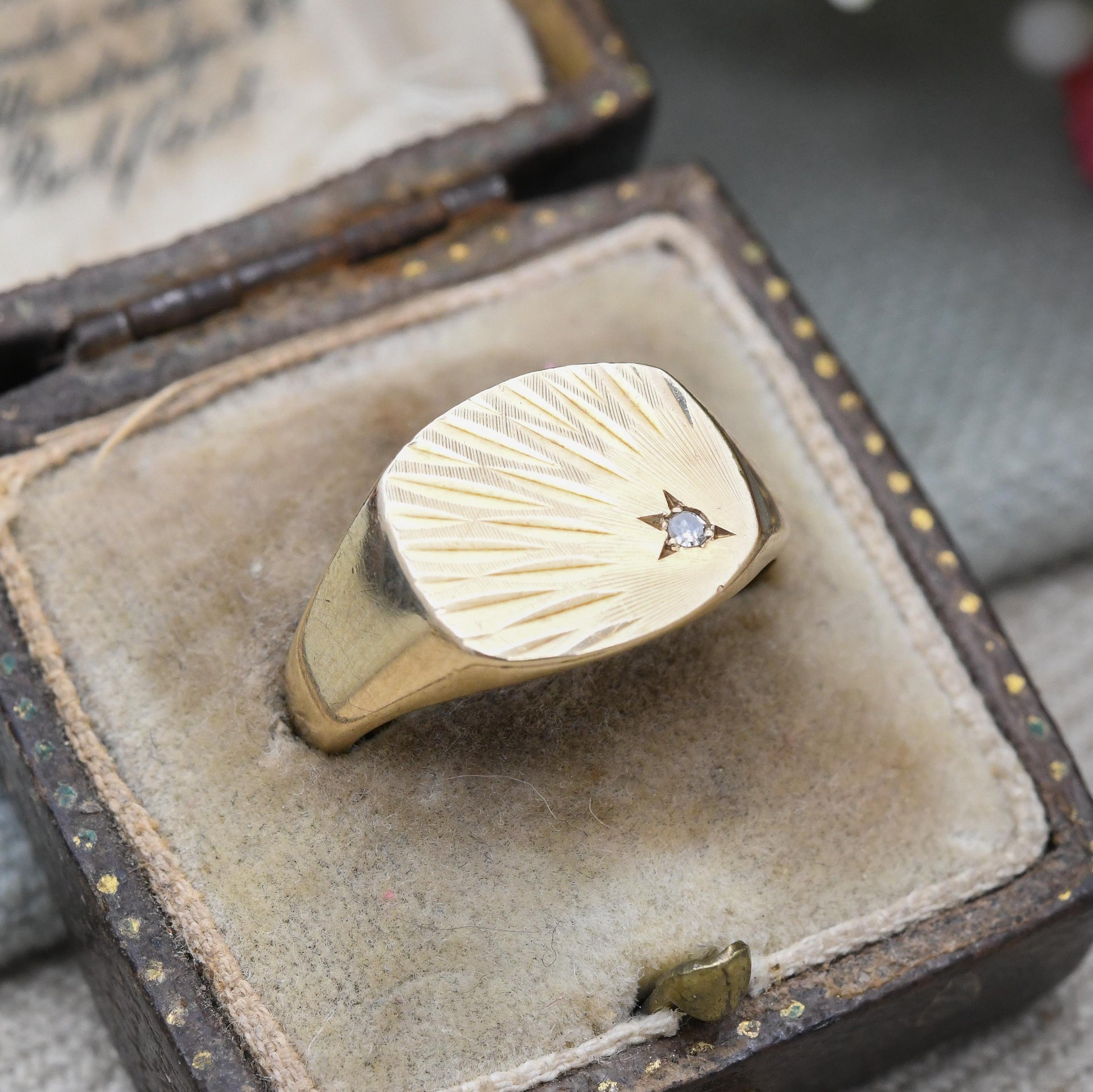 Vintage 9ct Gold Diamond Signet Ring - Solid Yellow Gold Jewellery Gift for Him Engagement Ring Men | UK Size - P 1/2 | US Size - 7 3/4