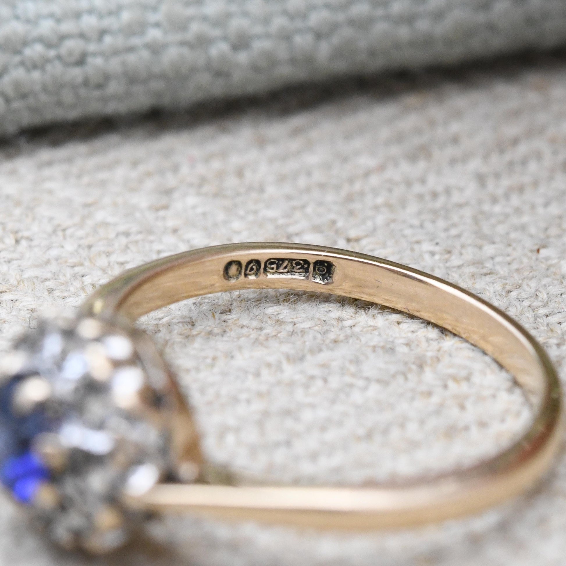 Vintage 9ct Gold Ring Blue Stone Halo - Large Deep Blue Synthetic Stone Cocktail Ring | UK Size - P | US Size - 7 1/2