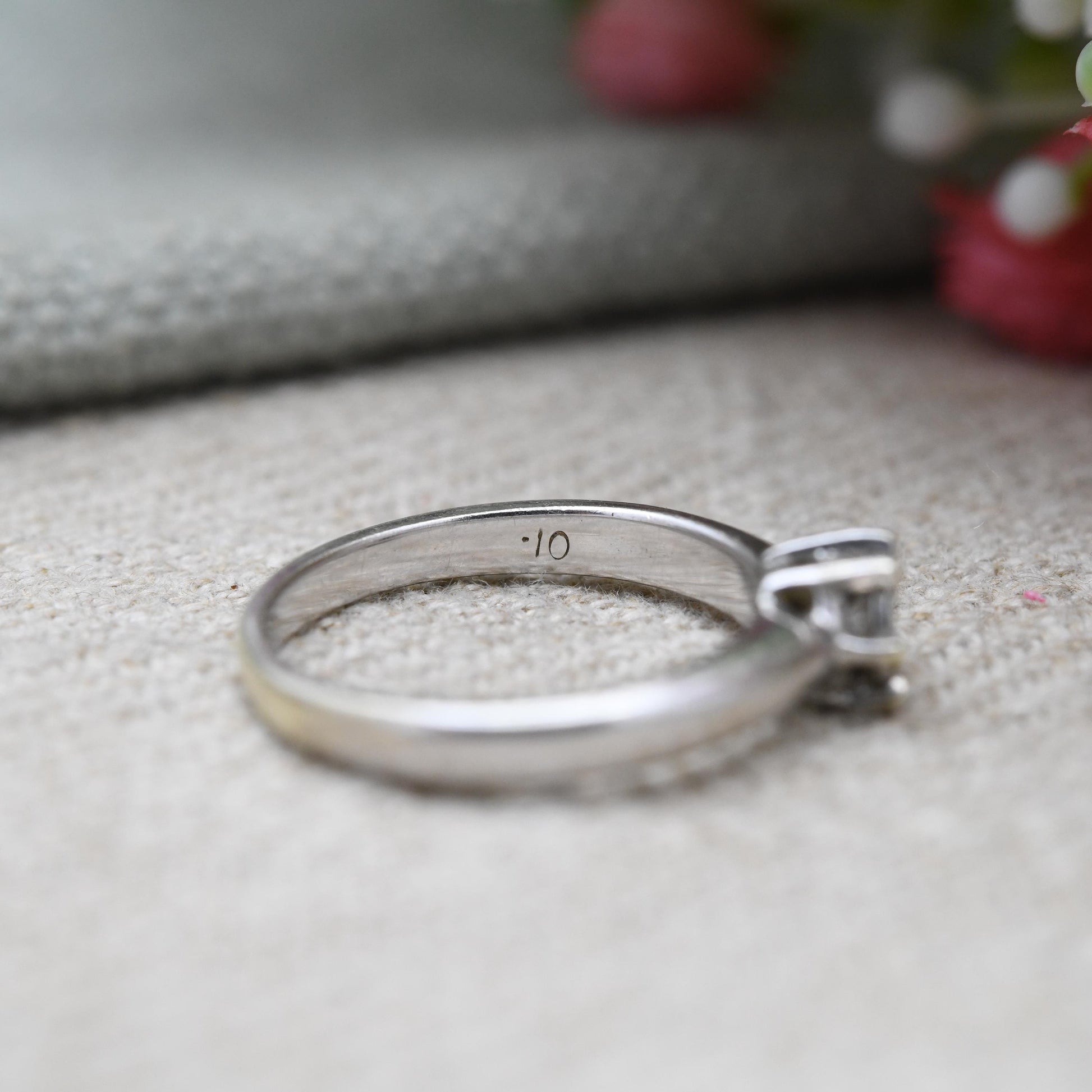 Vintage 9ct Gold Diamond Solitaire Ring 10 Points - Minimal Design White Gold Engagement | UK Size - i 1/2 | US Size - 4 1/2