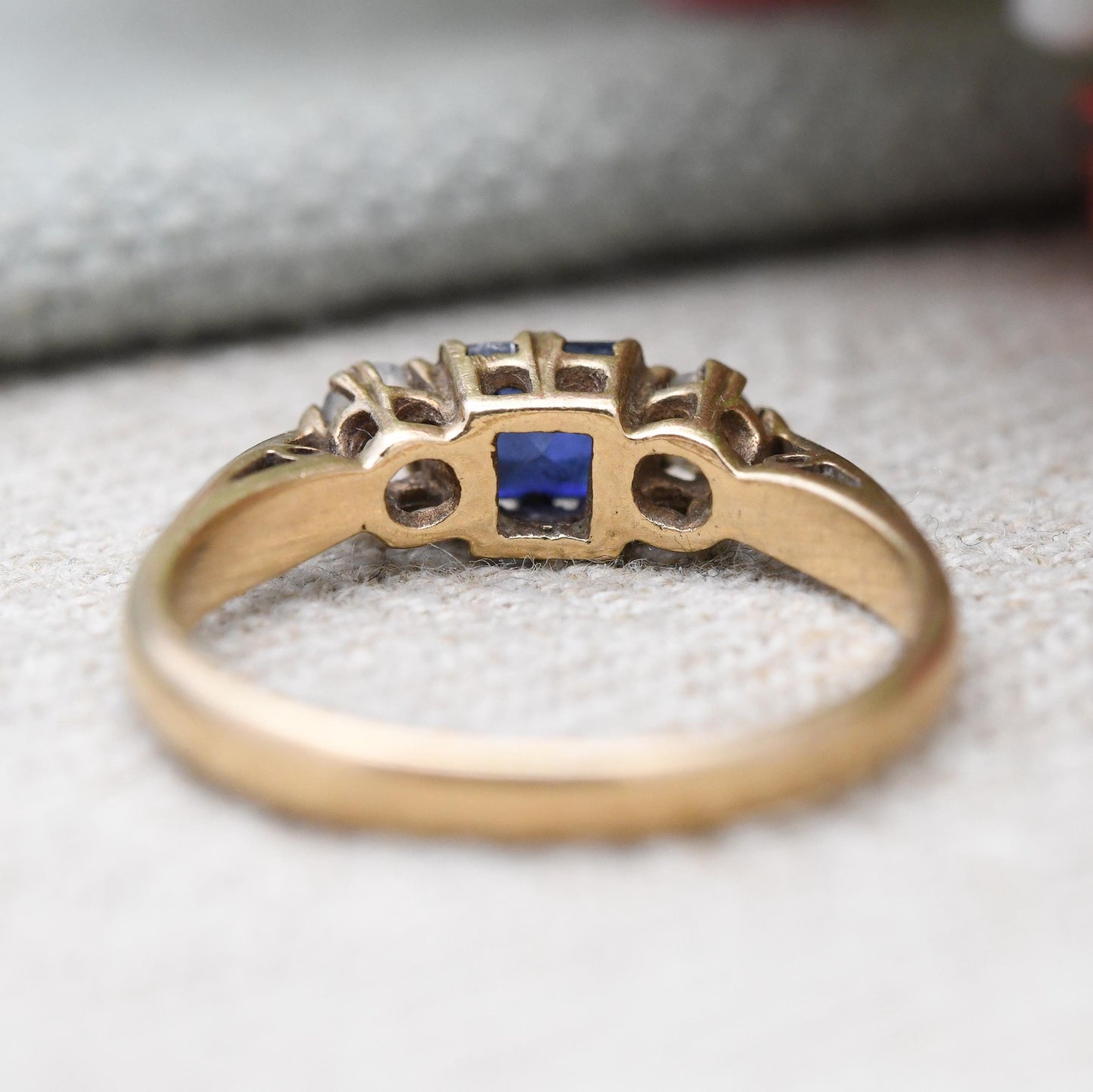 Vintage 9ct Gold Blue Stone Three Stone Ring 1987 - Large Deep Blue Synthetic Stone Cocktail Ring | UK Size - P 1/2 | US Size - 8