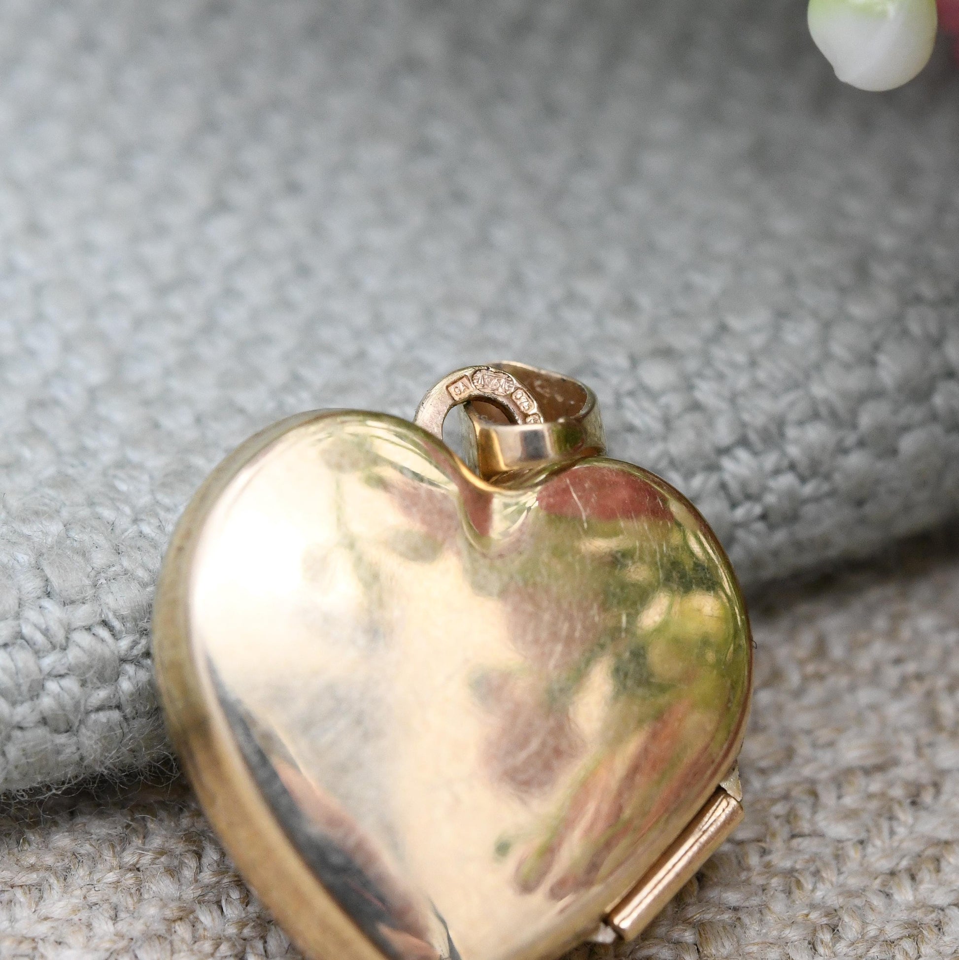 9ct Gold Diamond Heart Locket Pendant - GA | Love Heart Locket Charm Pendant | Sentimental Jewellery Gift for Her