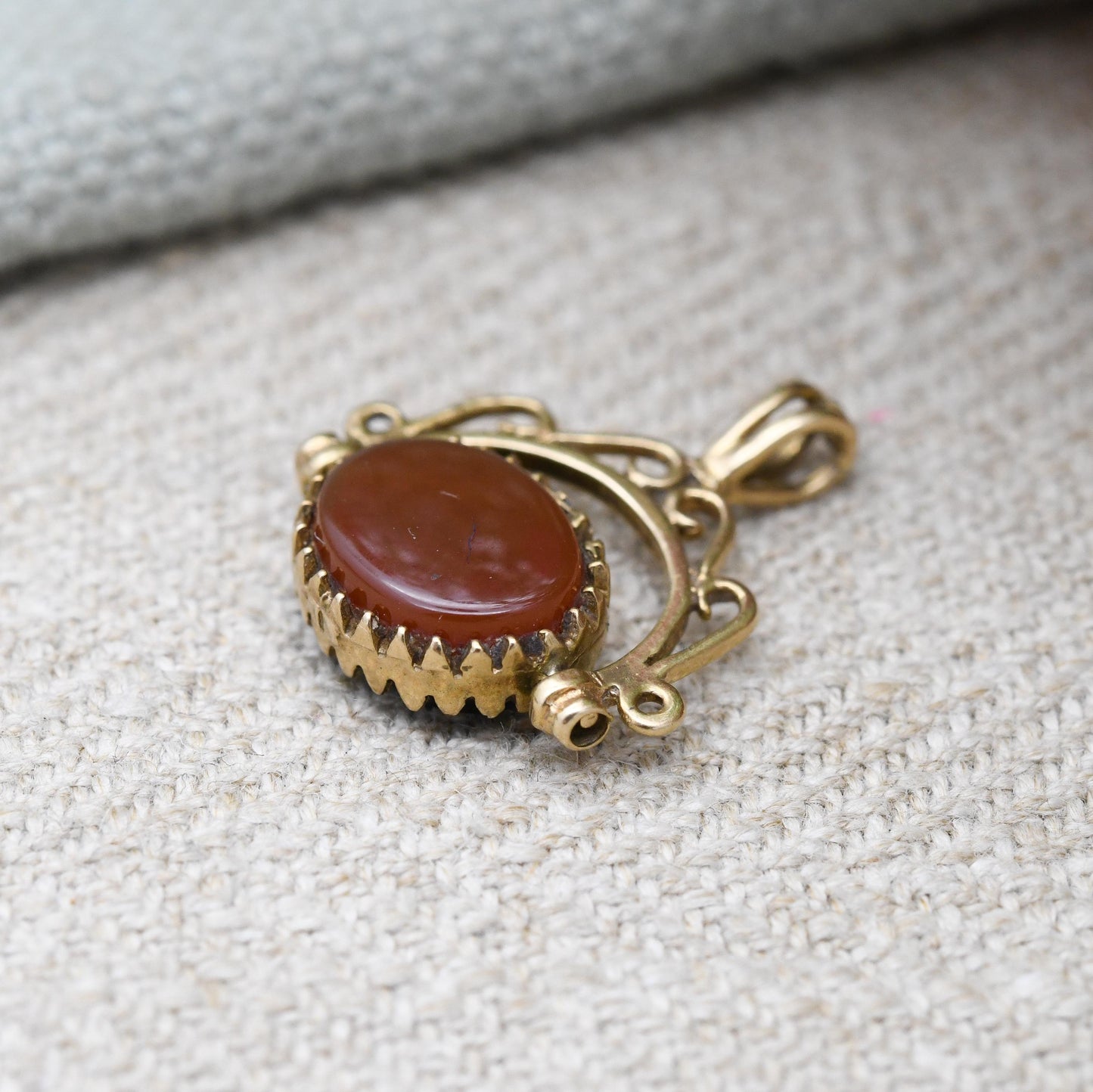 Vintage 9ct Gold Spinner Fob Pendant c. 1980s - Antique Style Miniature Gemstone Watch Fob Charm Ornate | Cabochon Red Carnelian Black Onyx