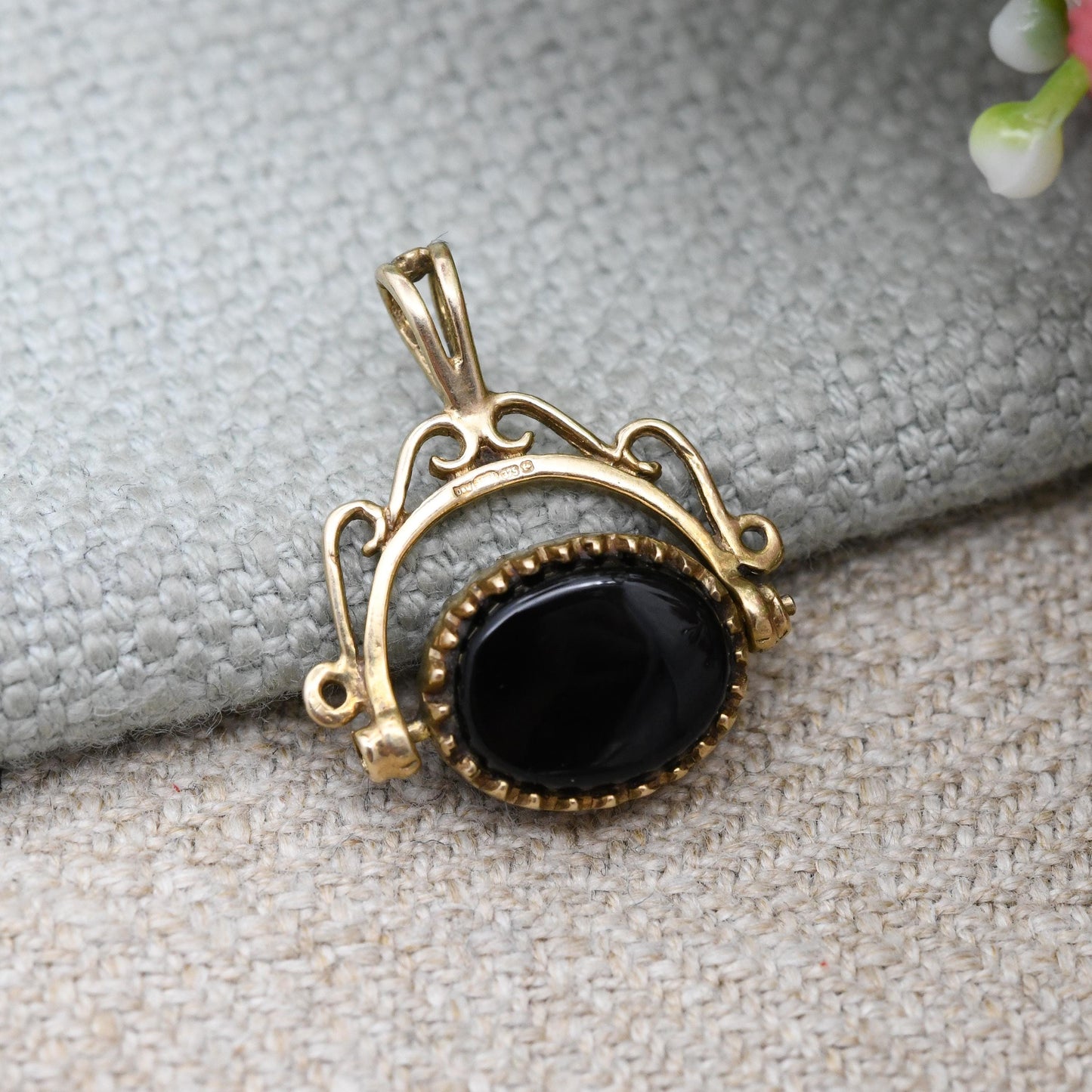 Vintage 9ct Gold Spinner Fob Pendant c. 1980s - Antique Style Miniature Gemstone Watch Fob Charm Ornate | Cabochon Red Carnelian Black Onyx