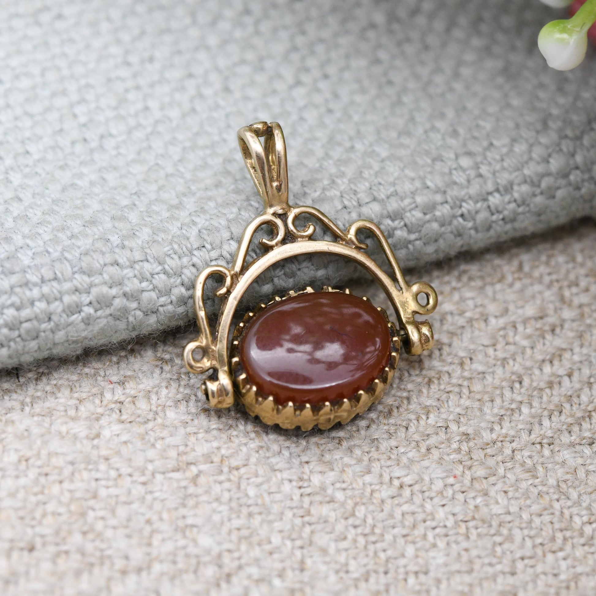 Vintage 9ct Gold Spinner Fob Pendant c. 1980s - Antique Style Miniature Gemstone Watch Fob Charm Ornate | Cabochon Red Carnelian Black Onyx