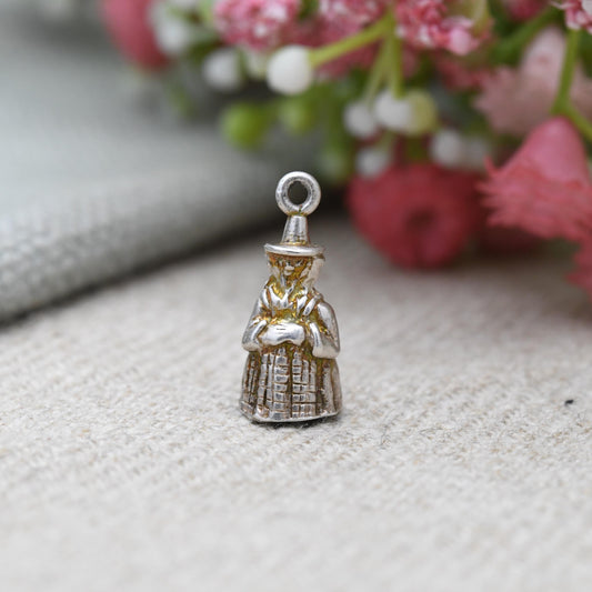Vintage Sterling Silver Traditional Welsh Woman Charm Pendant - Het Gymreig Headgear | Gwisg Gymreig draddodiadol | Gift for Charm Bracelet