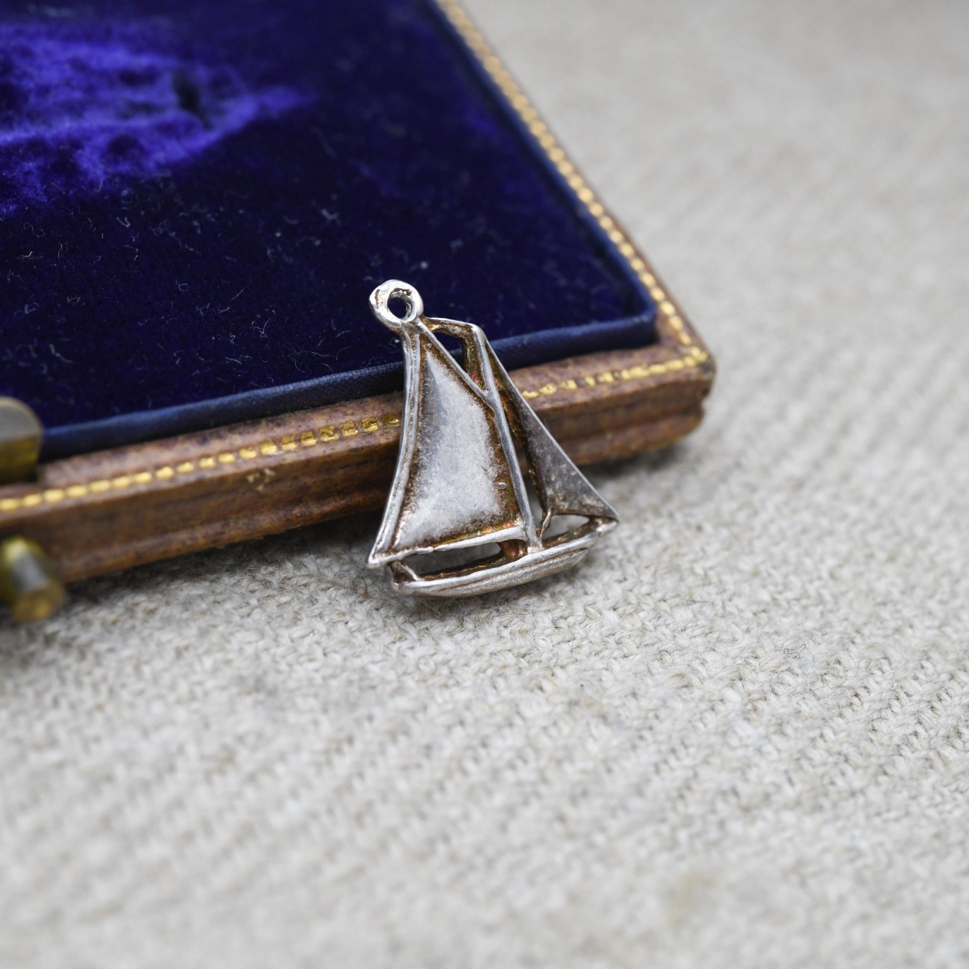 Vintage Silver Sailing Boat Charm Pendant - Cute Little Yacht | Ship | Gift for Charm Bracelet