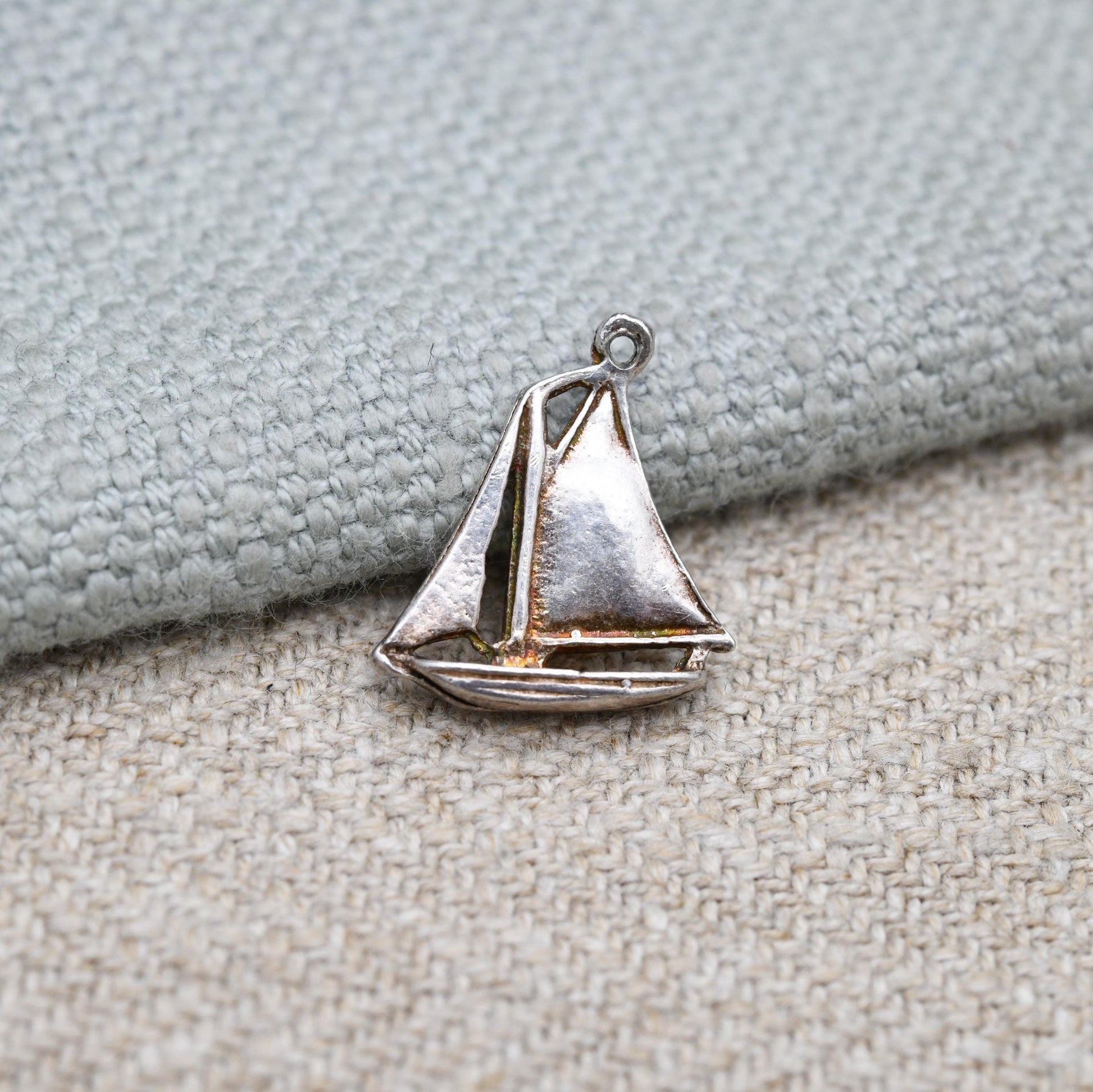 Vintage Silver Sailing Boat Charm Pendant - Cute Little Yacht | Ship | Gift for Charm Bracelet
