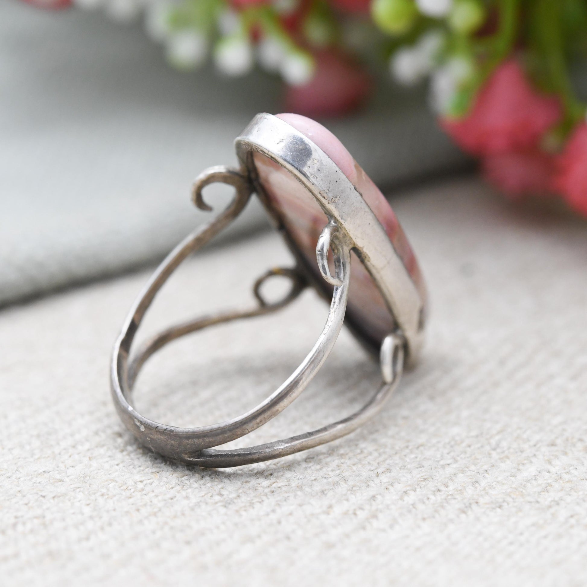 Vintage Sterling Silver Striped Pink Agate Ring - Open Shoulder | Scrolling | Cabochon | UK Size - O 1/2 | US Size - 7 3/4