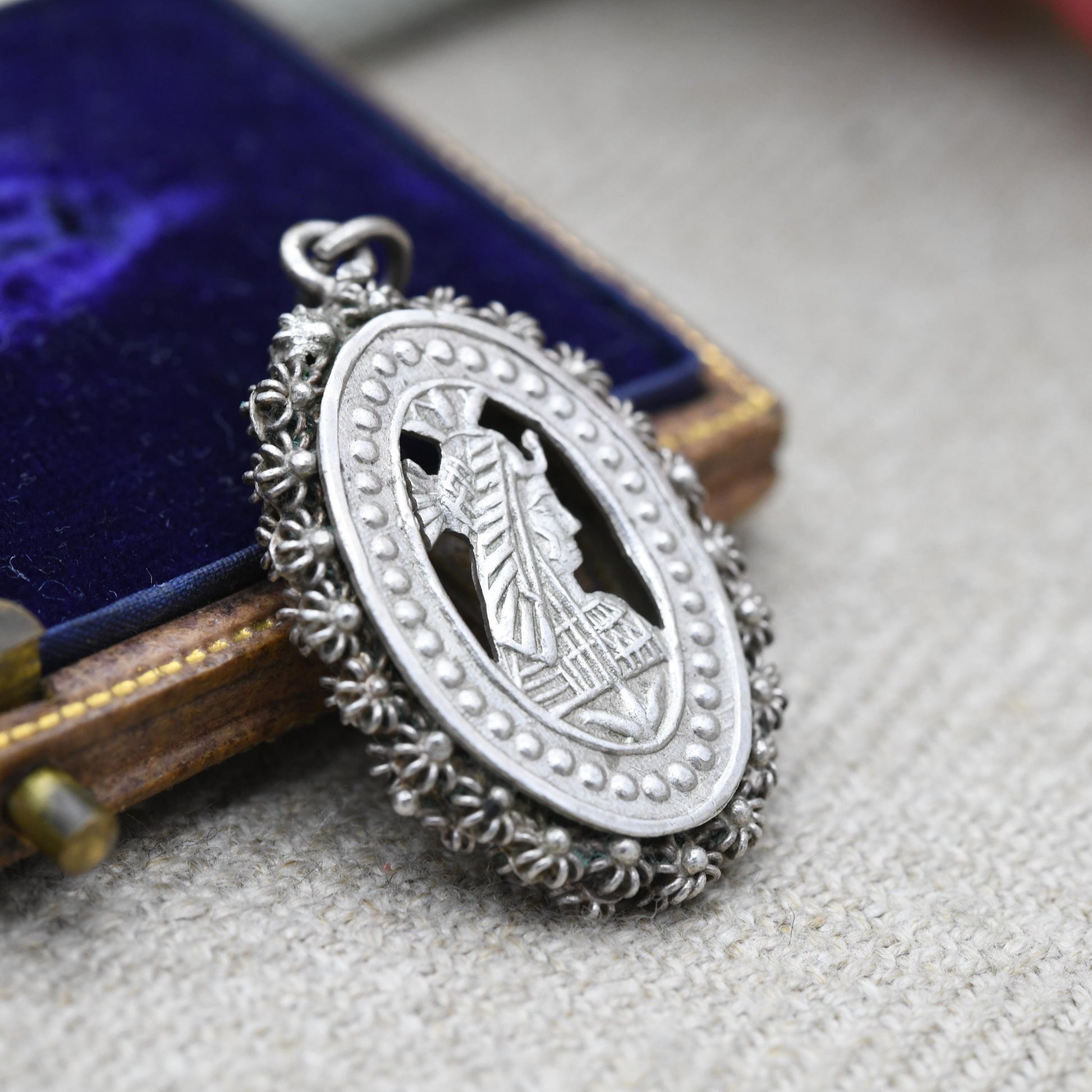 Vintage Egyptian Silver Pendant with Nefertiti and Amenhotep IV - Pharaoh Queen of Egypt | Cannetille Design | Gift for Pendant Necklace
