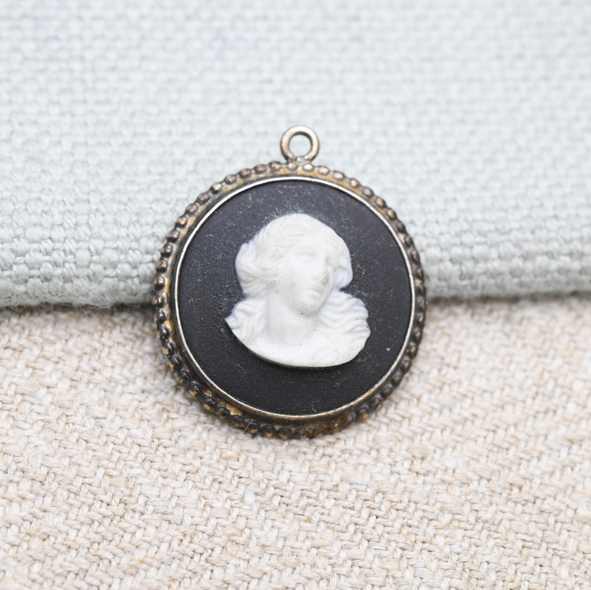 Vintage Wedgwood Sterling Silver Figure on Black Jasperware Pendant 1970s - | Circular Classical Cameo