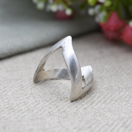 Vintage Sterling Silver Full Wishbone Ring 1976 - V Shape Minimalist Band | Unisex | UK Size - Q | US Size - 8 1/4
