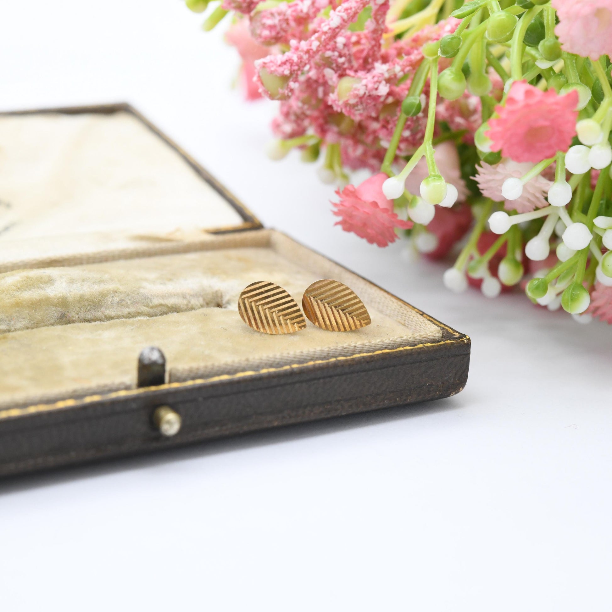 Vintage 9ct Gold Leaf Stud Earrings - Mid-Century Textured Leaves | Delicate Gold Studs | Gift for Her | Butterfly Backs