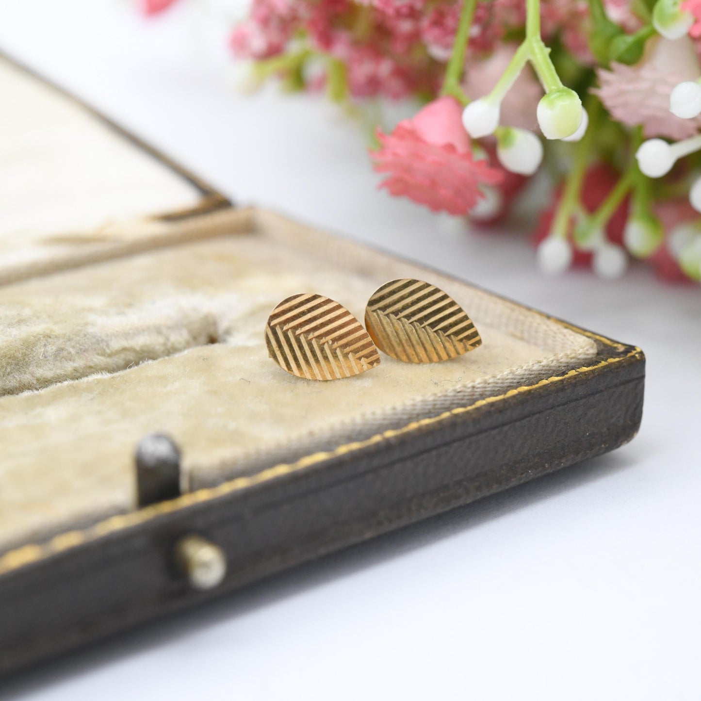 Vintage 9ct Gold Leaf Stud Earrings - Mid-Century Textured Leaves | Delicate Gold Studs | Gift for Her | Butterfly Backs