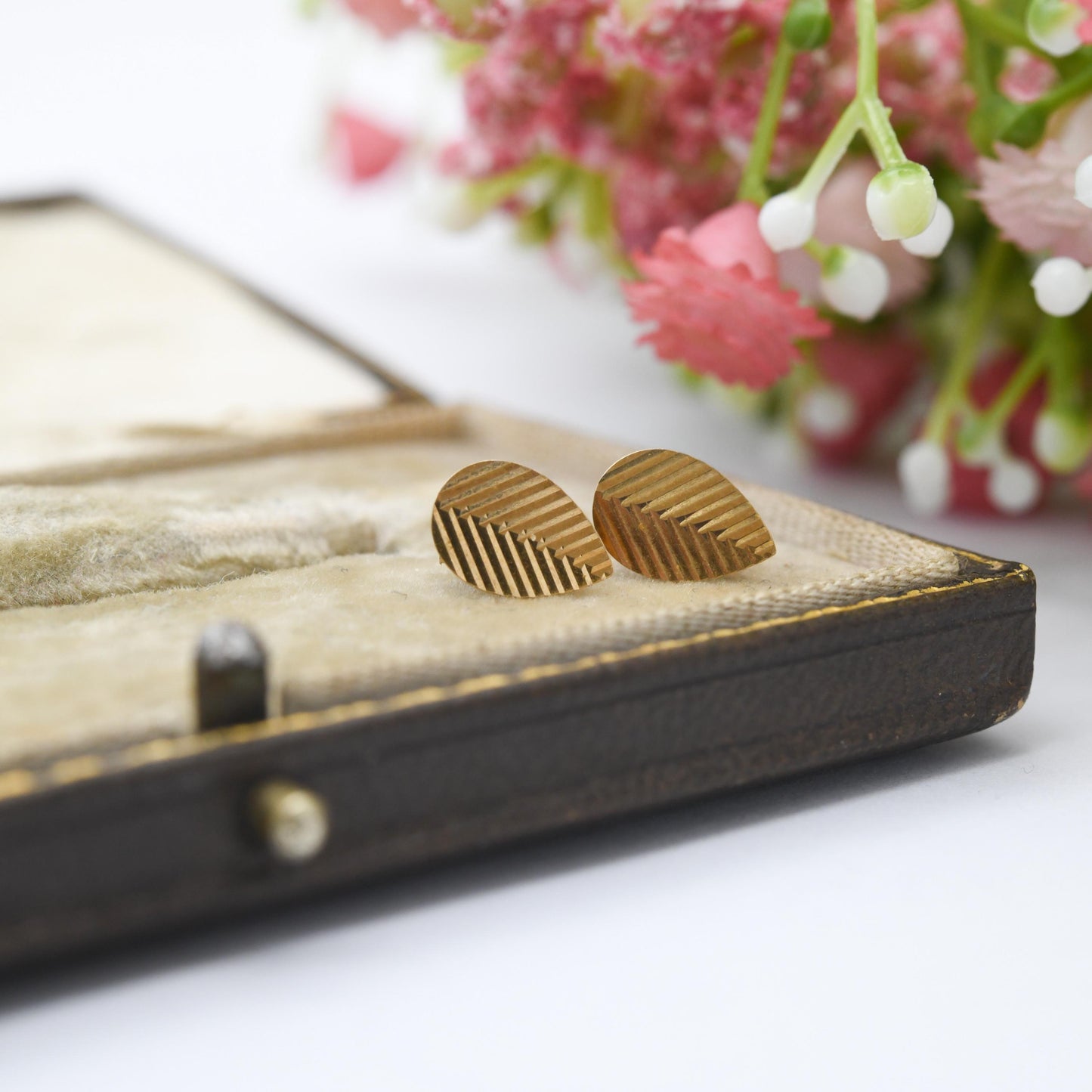 Vintage 9ct Gold Leaf Stud Earrings - Mid-Century Textured Leaves | Delicate Gold Studs | Gift for Her | Butterfly Backs