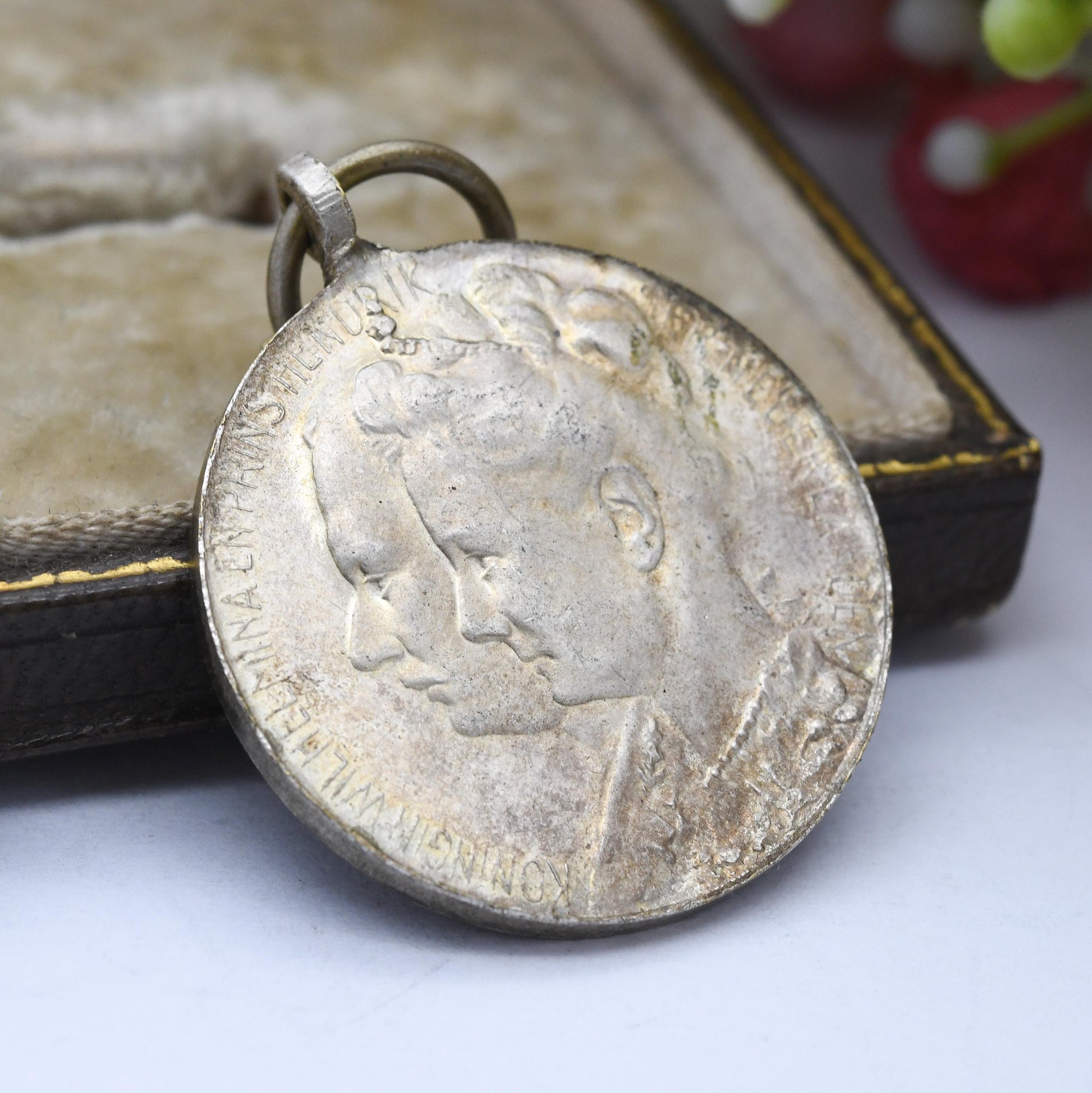 Antique 1909 Netherlands Birth of Juliana Silver Medal Pendant - Geboren 30 April 1909 | Daughter of Koningin Wilhelmina and Prince Hendrik