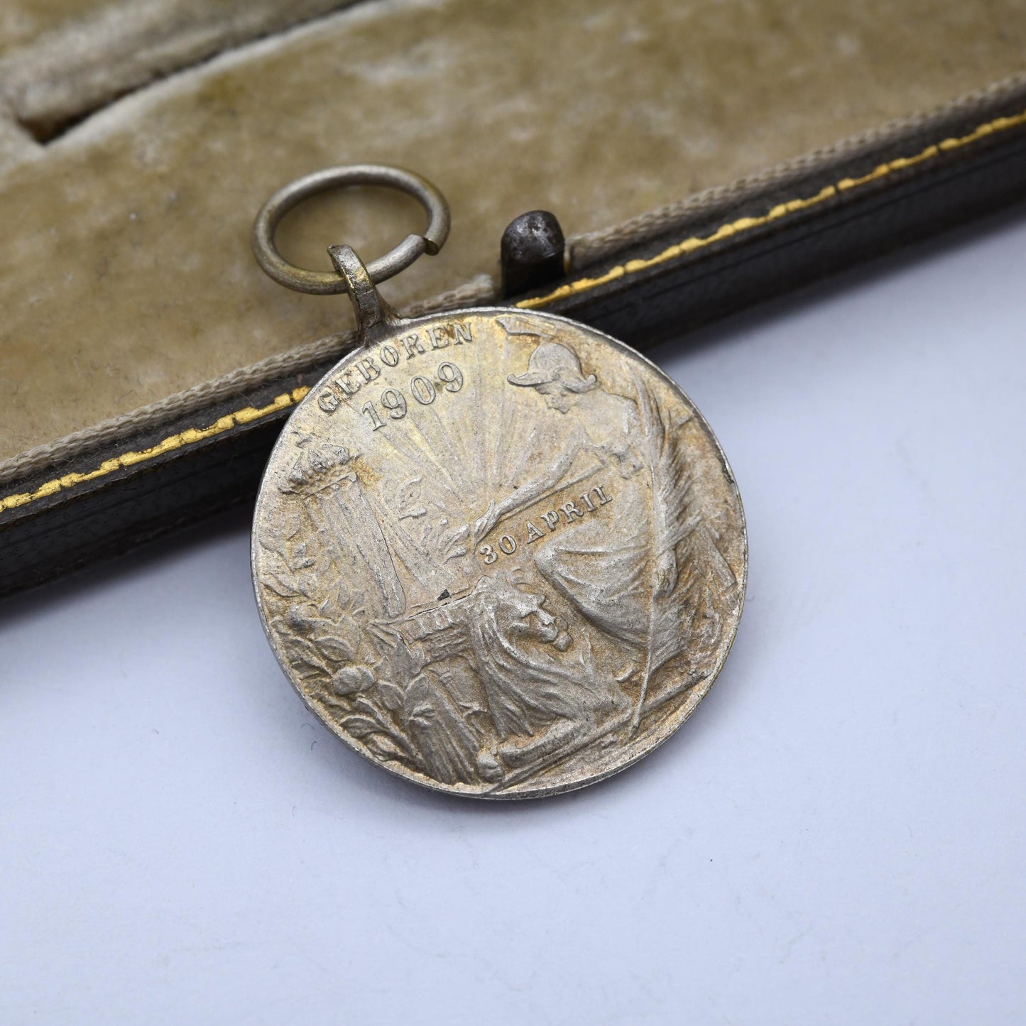 Antique 1909 Netherlands Birth of Juliana Silver Medal Pendant - Geboren 30 April 1909 | Daughter of Koningin Wilhelmina and Prince Hendrik