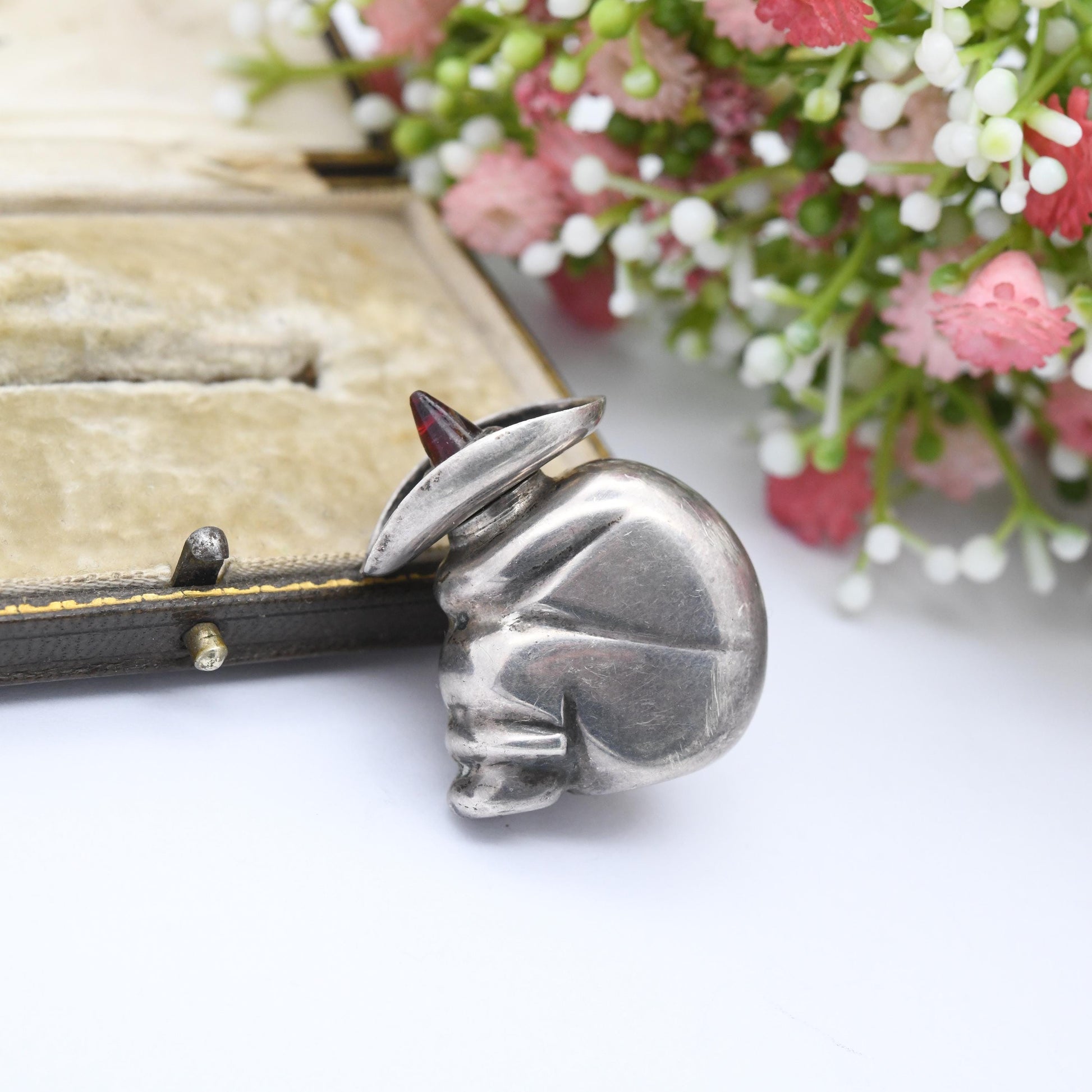 Vintage Mexican Sterling Silver Sleeping Man Scent Bottle Brooch - Mid-Century American Souvenir Made in Mexico | Sombrero Poncho | Snuffbox