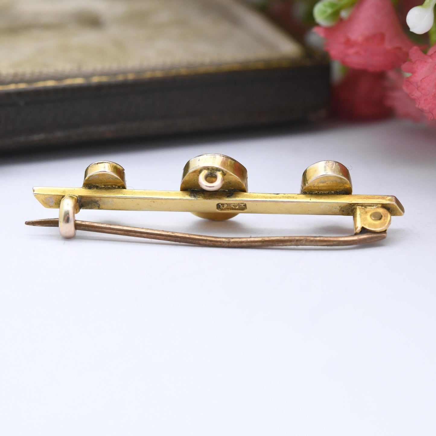 Antique 9ct Gold Lapis Lazuli and Opal Bar Brooch c. 1900 - Hand Carved Victorian Era Gold Jewellery | Blue and White Stones Three Stone