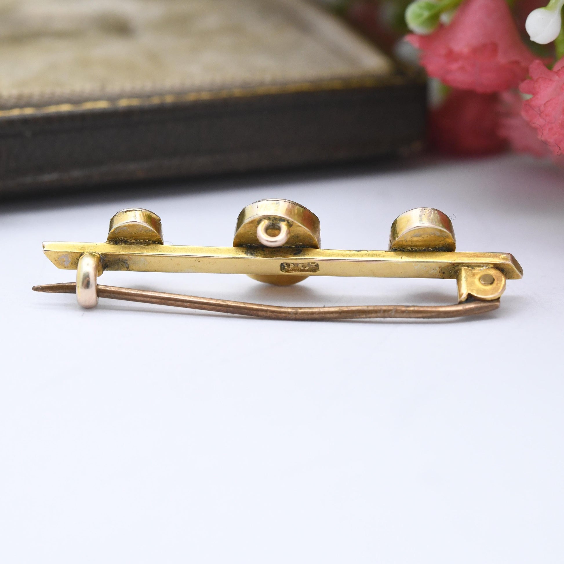 Antique 9ct Gold Lapis Lazuli and Opal Bar Brooch c. 1900 - Hand Carved Victorian Era Gold Jewellery | Blue and White Stones Three Stone