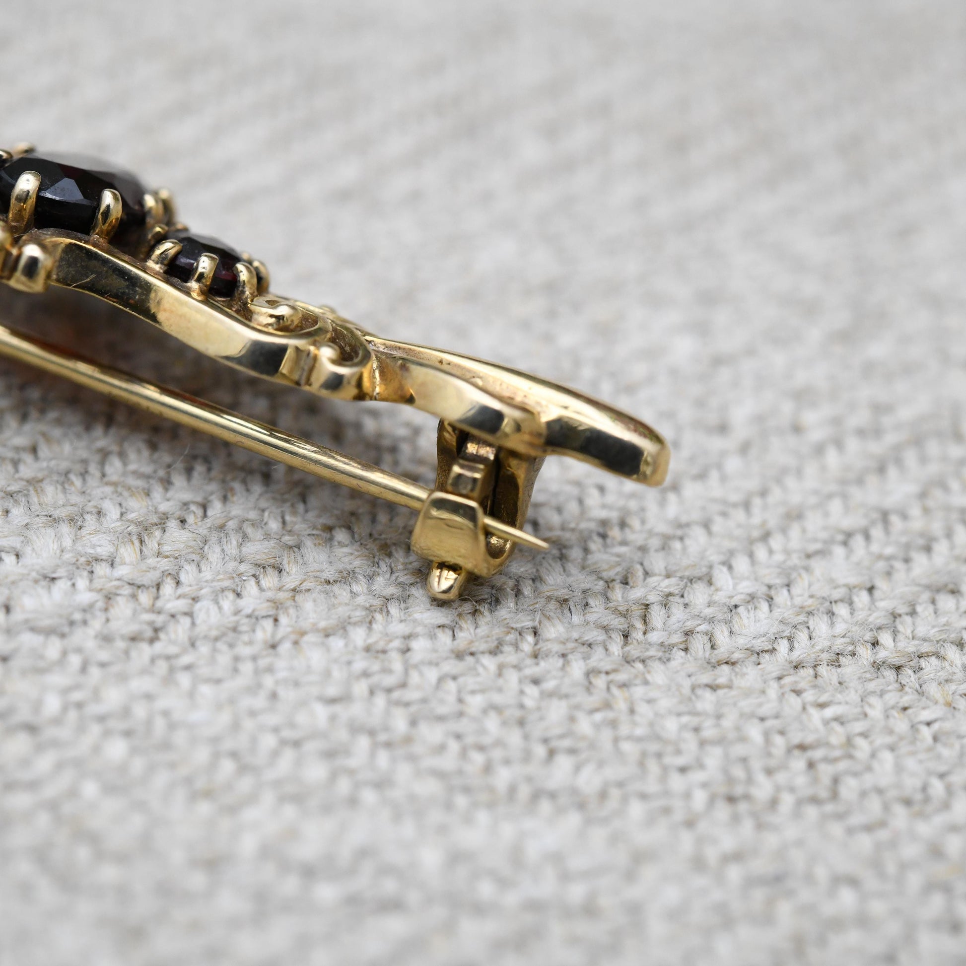 Antique 9ct Gold Garnet Bar Brooch - 1989 | Edwardian Solid Gold Jewellery | Pretty Floral Gift | Faceted Red Gemstone