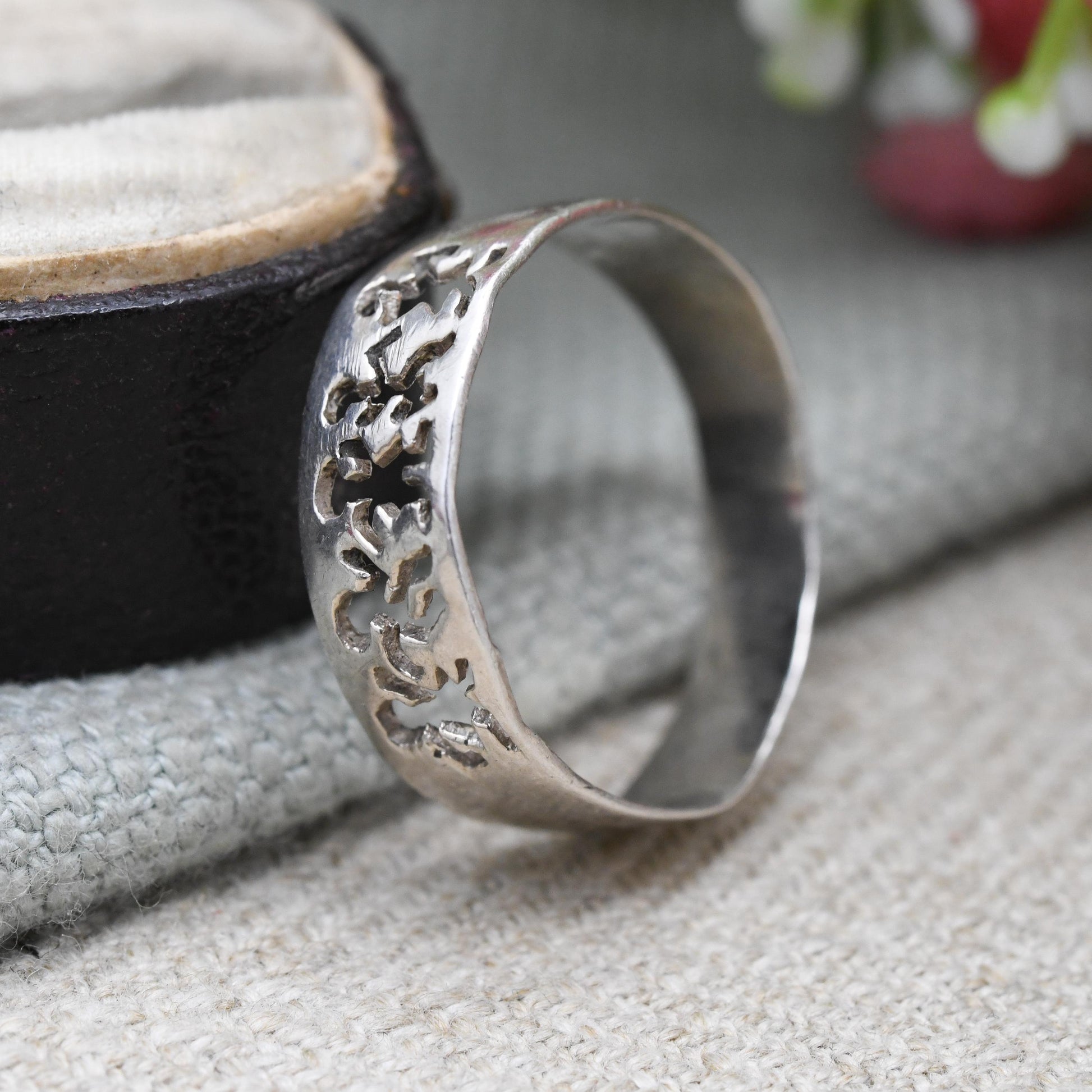 Vintage Sterling Silver Figure Band Ring - Cut Out Dancing Men Ring | Unisex | Everyday | UK Size - T | US Size - 9 1/4