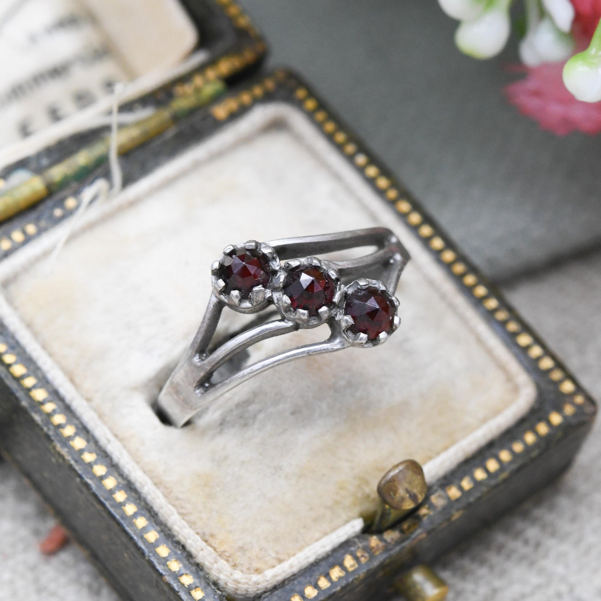 Vintage Sterling Silver Rose Cut Garnet Three Stone Ring - Pretty Offset Red Gemstone Ring | UK Size - M | US Size - 6 1/2